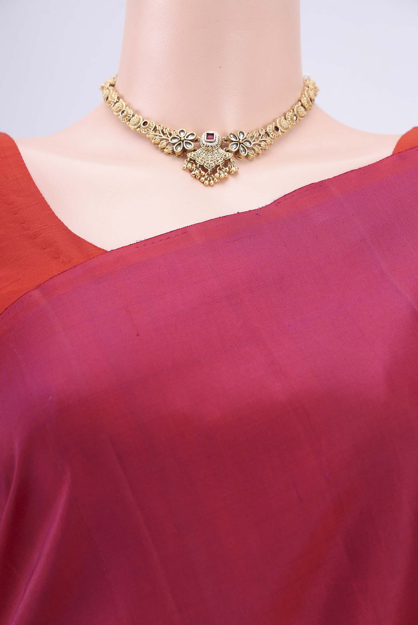 Border image of Magenta Dual Tone Soft Silk Saree with Half And Half on the body and Rising Temple Border. 