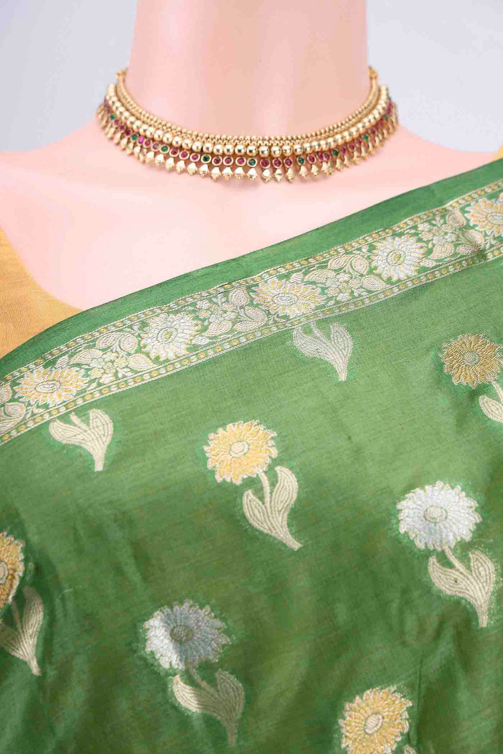 Border image of Green Banarasi Tussar Silk Saree with Zari Butta on the body and Zari Border
