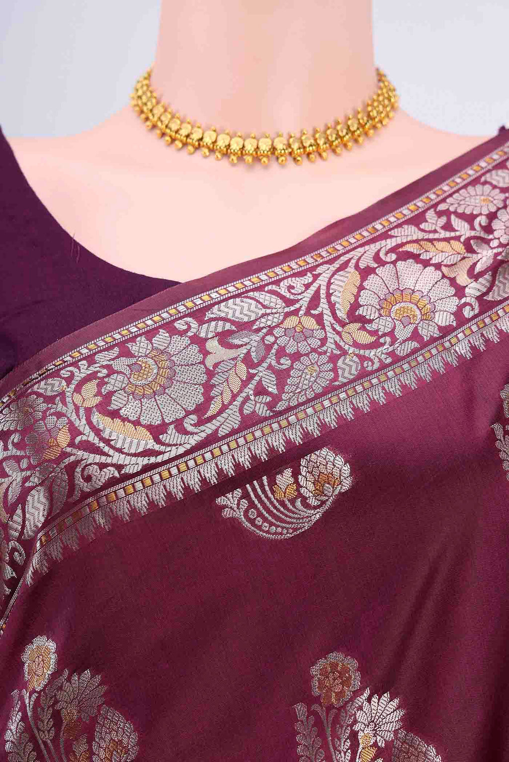 Border image of Dark Mauve Banarasi Raw Silk Saree with Zari Butta on the body and Zari Border