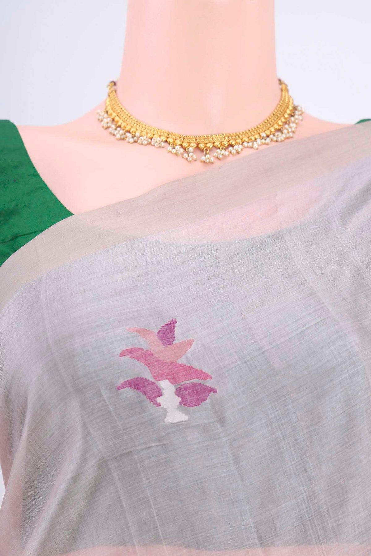 Border image of Beige Tussar Silk Saree with Jamdani on the body and Plain Border