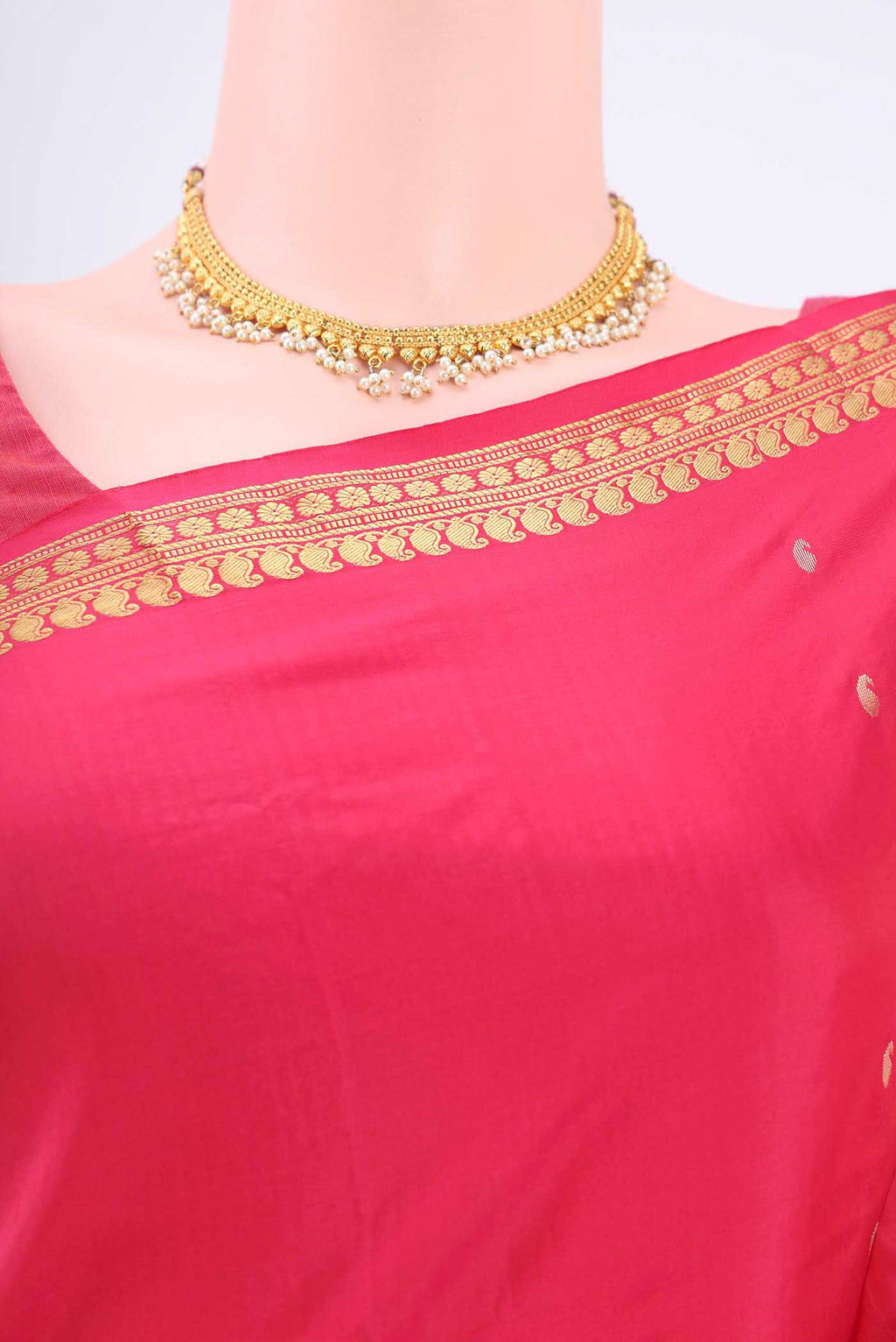 Border image of Red Blended Bangalore Silk Saree with Zari Butta on the body and Zari Border