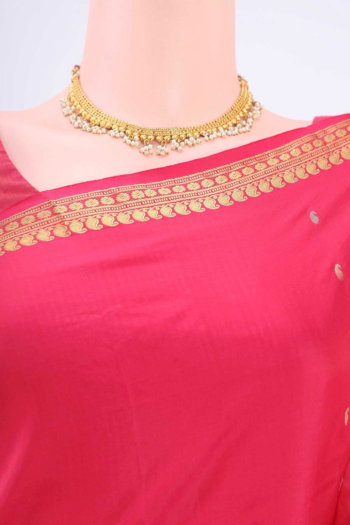 Border image of Red Blended Bangalore Silk Saree with Zari Butta on the body and Zari Border