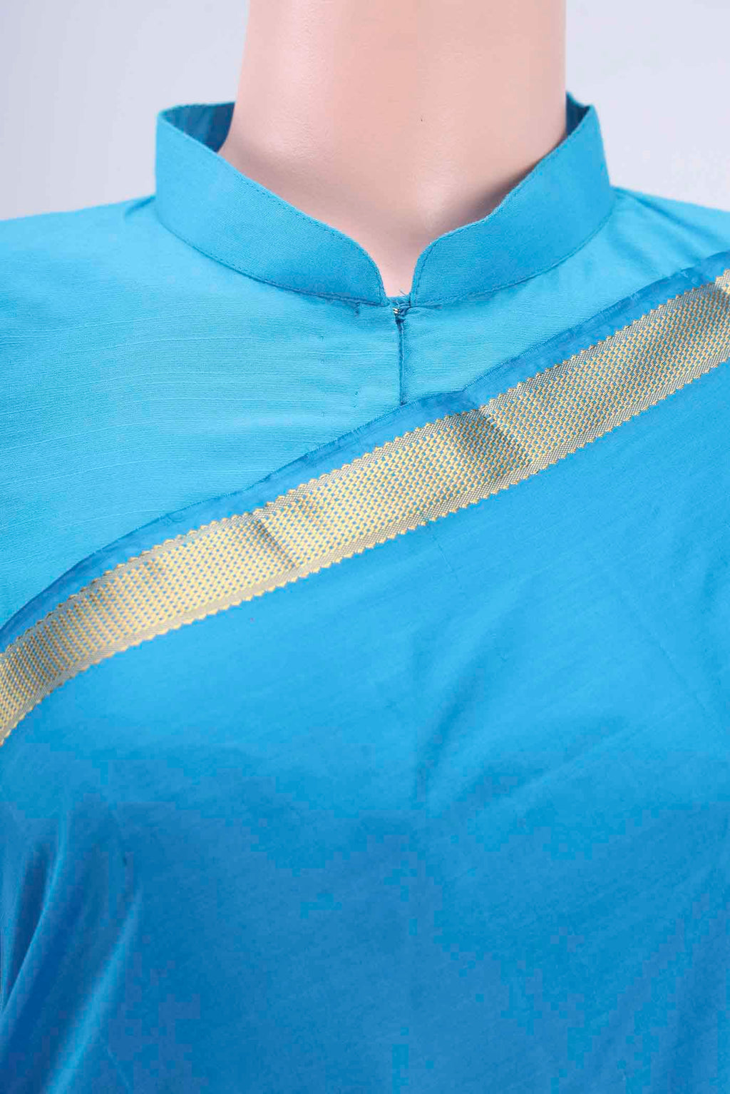 Border image of Blue Blended Bangalore Silk Saree with Plain Body and Zari Border