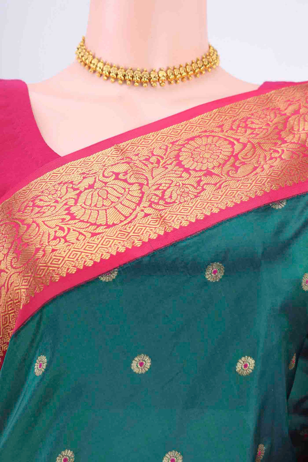 Border image of Bottle Green Blended Bangalore Silk Saree with Zari And Thread Butta on the body and Zari Border