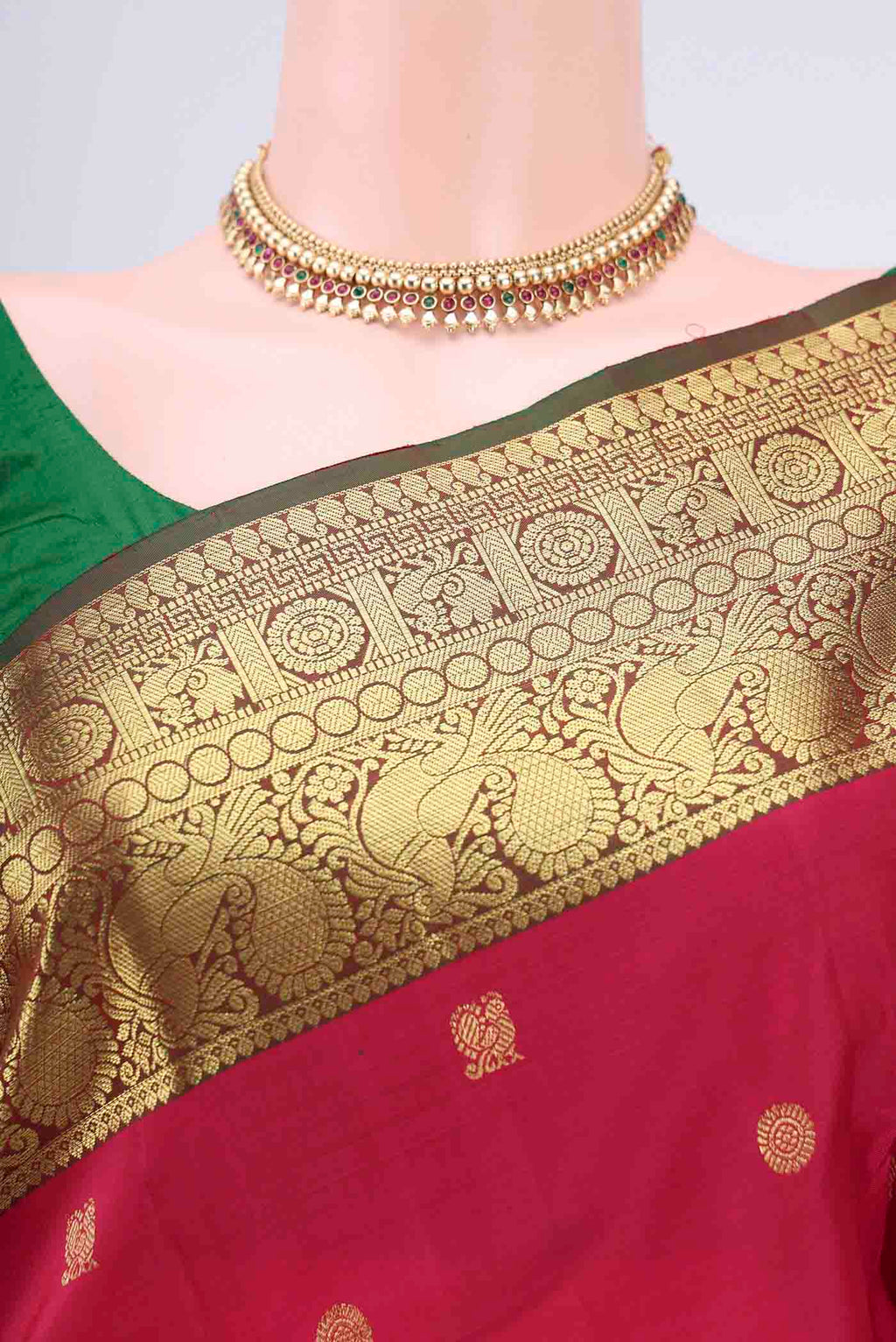 Border image of Dark Pink Kanchipuram Saree with Zari Butta on the body and Zari Border