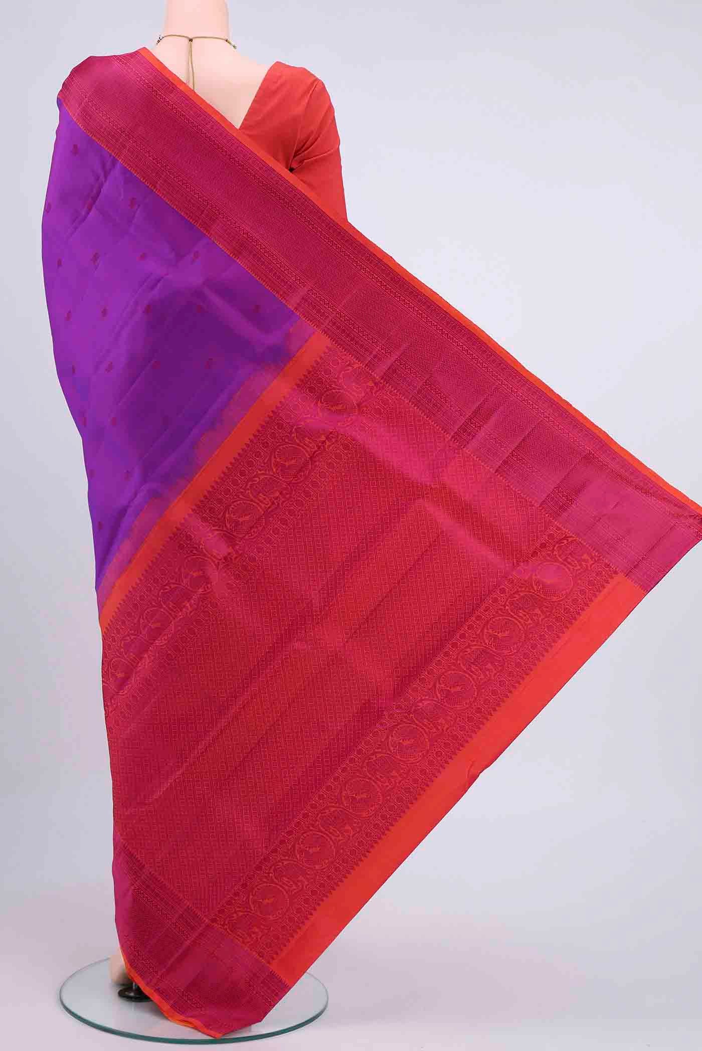 Flat view of Magenta Kanchipuram Silk Saree with Thread Butta on the body and Thread Border