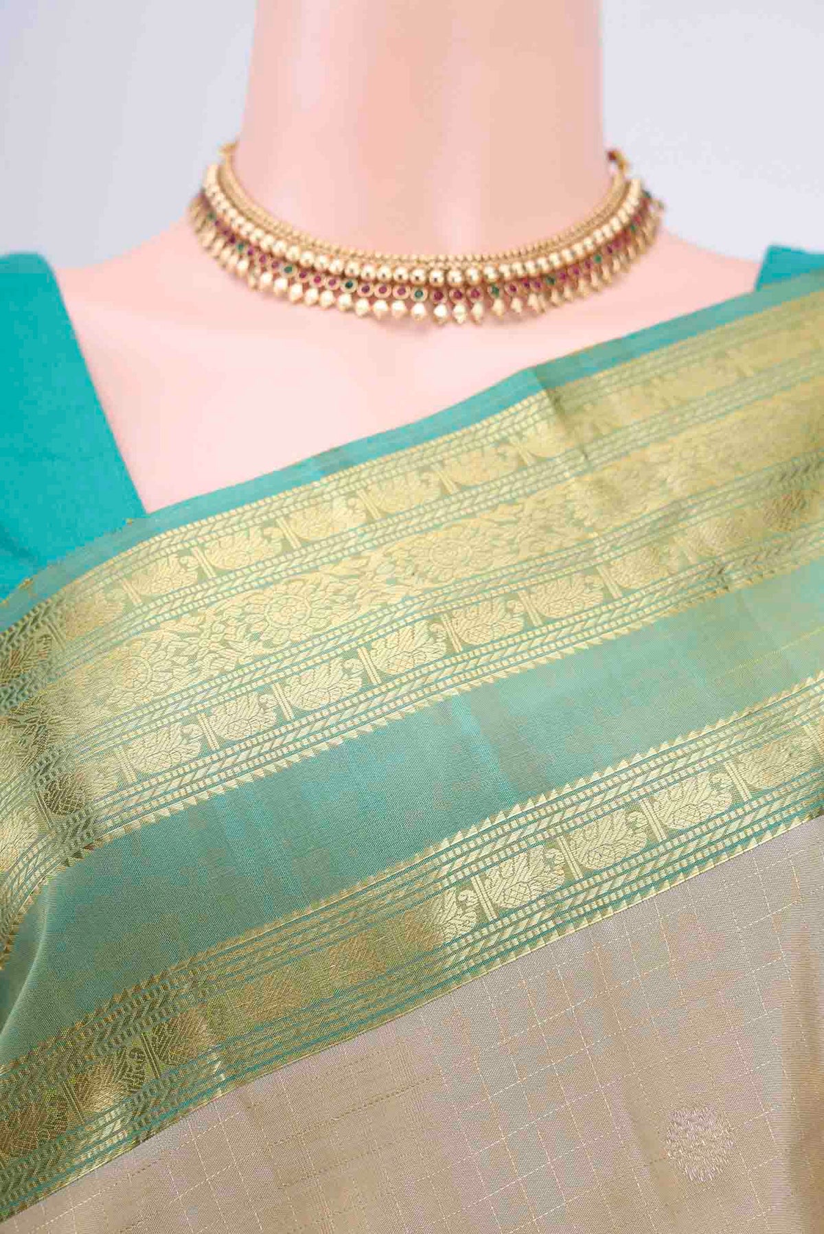 Border image of Beige Kanchipuram Saree with Checked design on the body and Zari Border