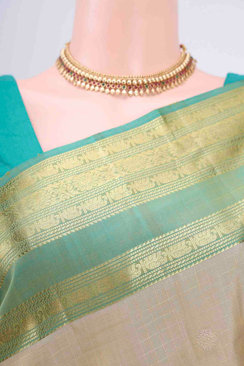 Border image of Beige Kanchipuram Saree with Checked design on the body and Zari Border