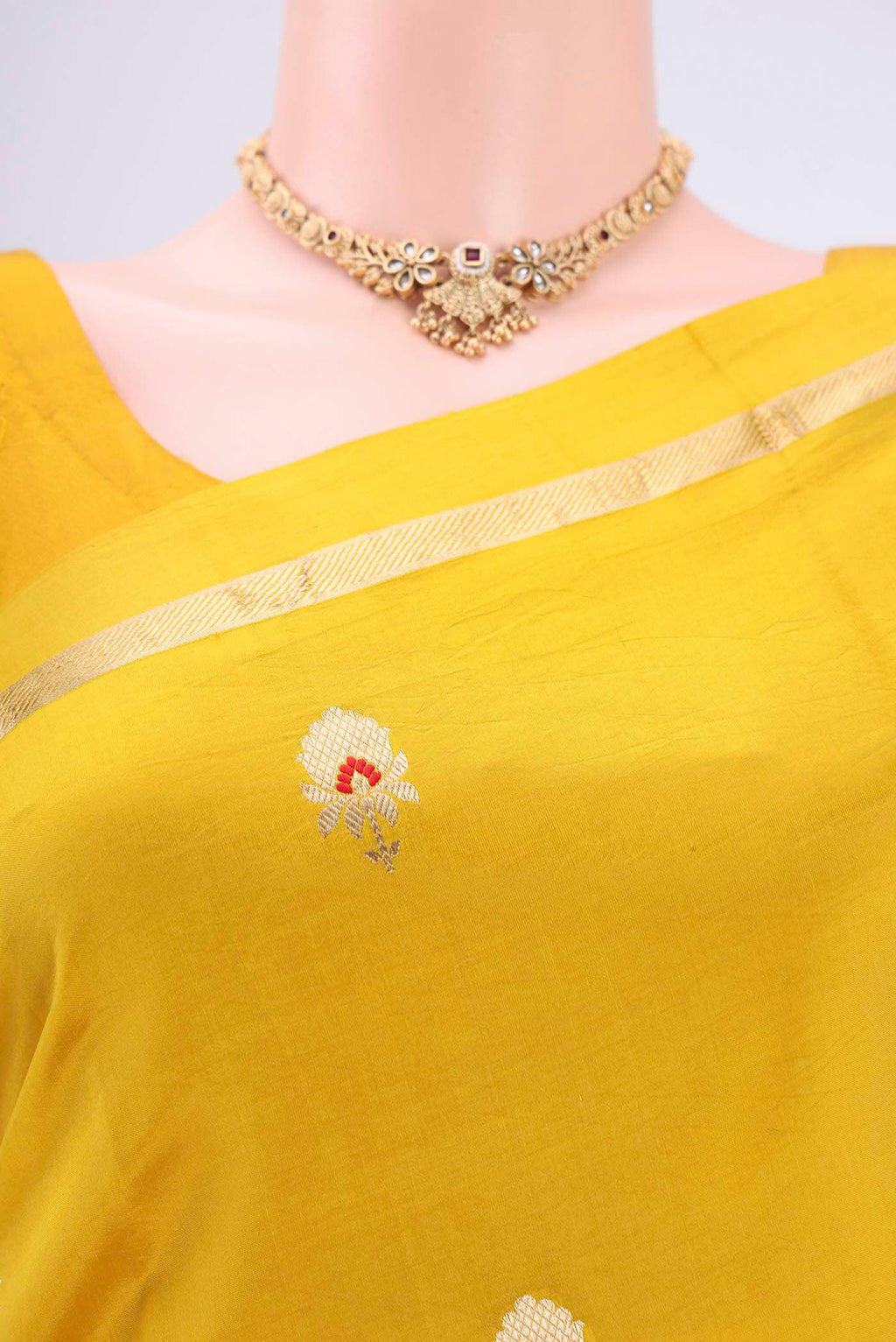 Border image of Yellow Banarasi Saree with Zari Butta on the body and Zari Border. 