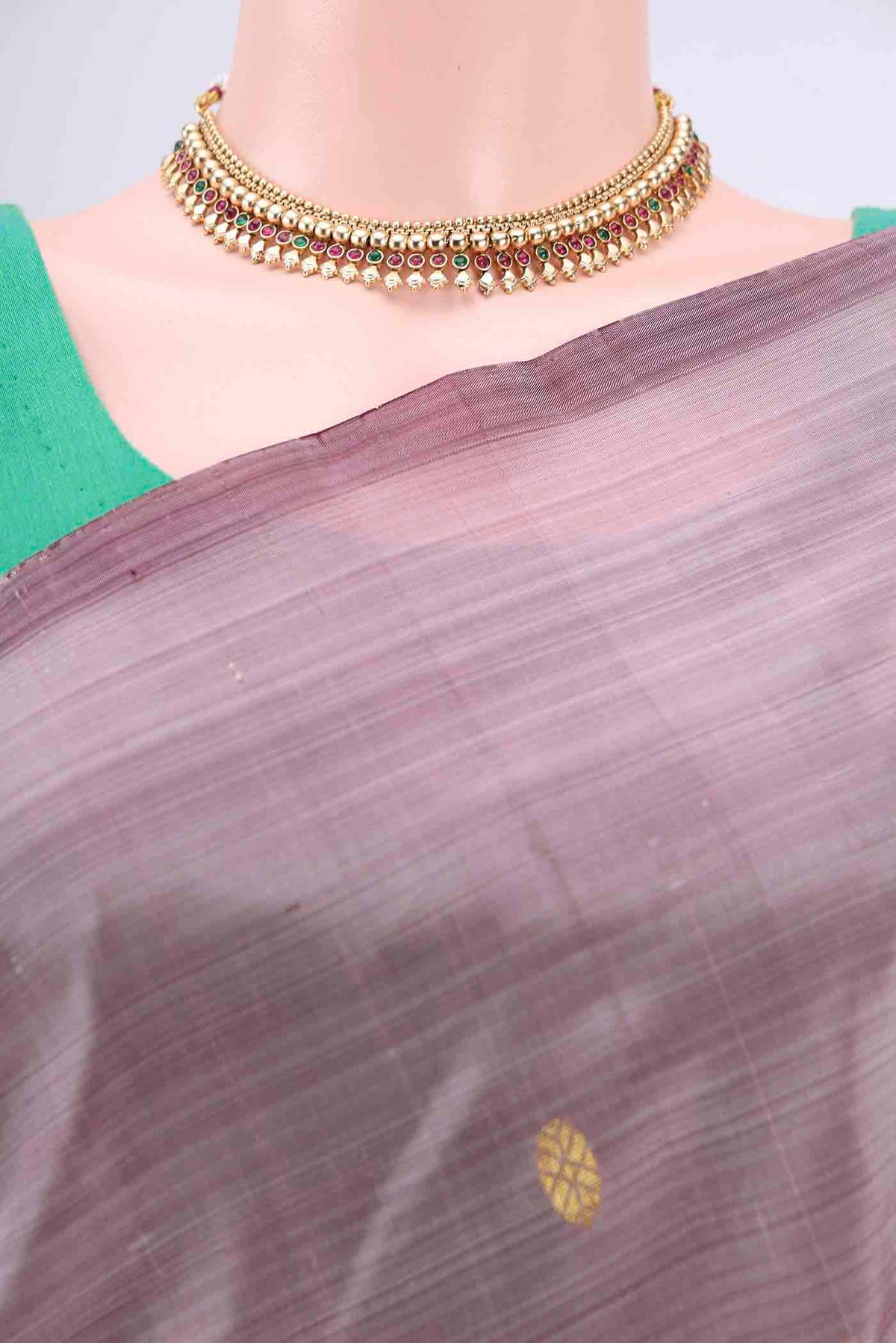 Border image of Mauve Kanchipuram Silk Saree with Zari Butta on the body and One Side Border