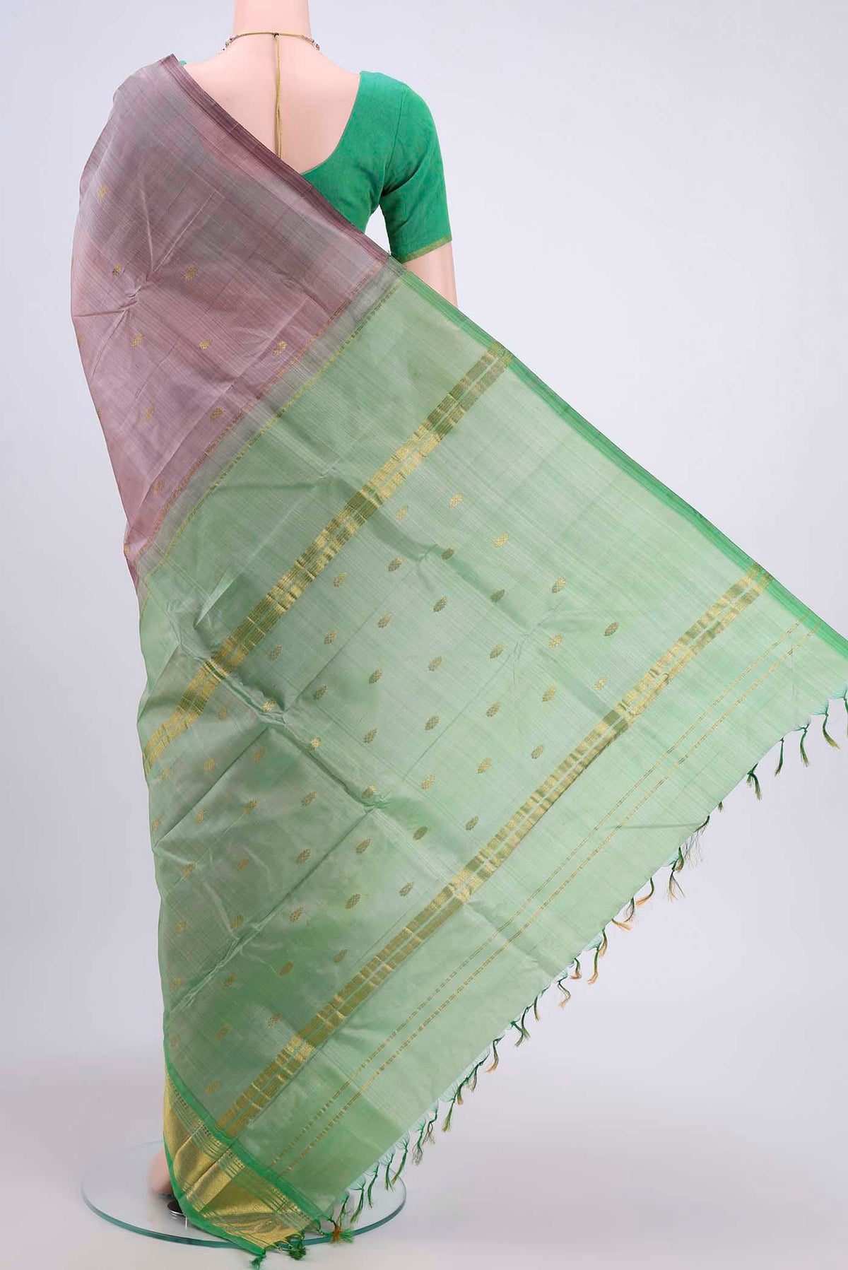 Flat view of Mauve Kanchipuram Silk Saree with Zari Butta on the body and One Side Border