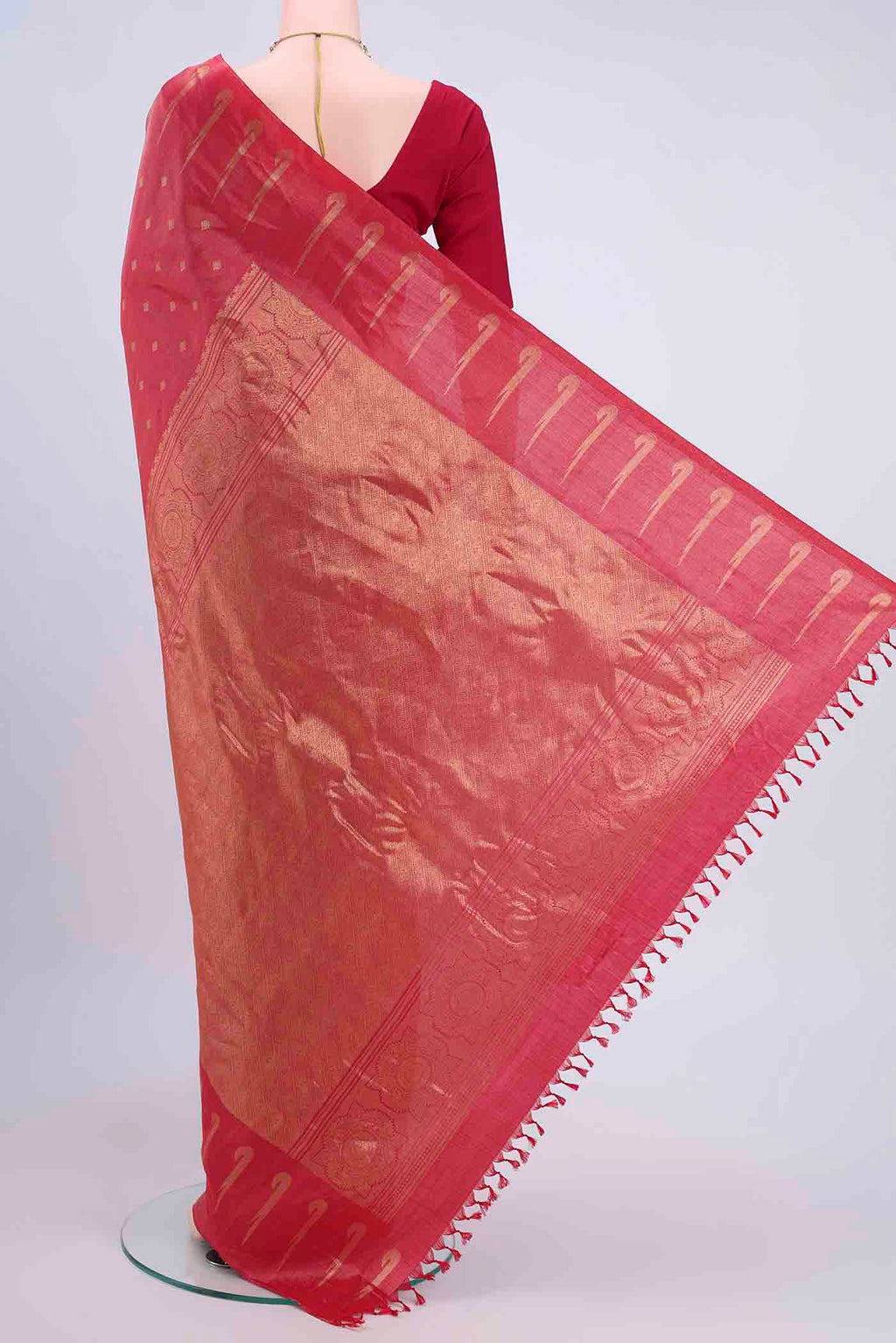 Flat view of Dark Pink Gadwal Silk Saree with Checked design on the body and Zari Border