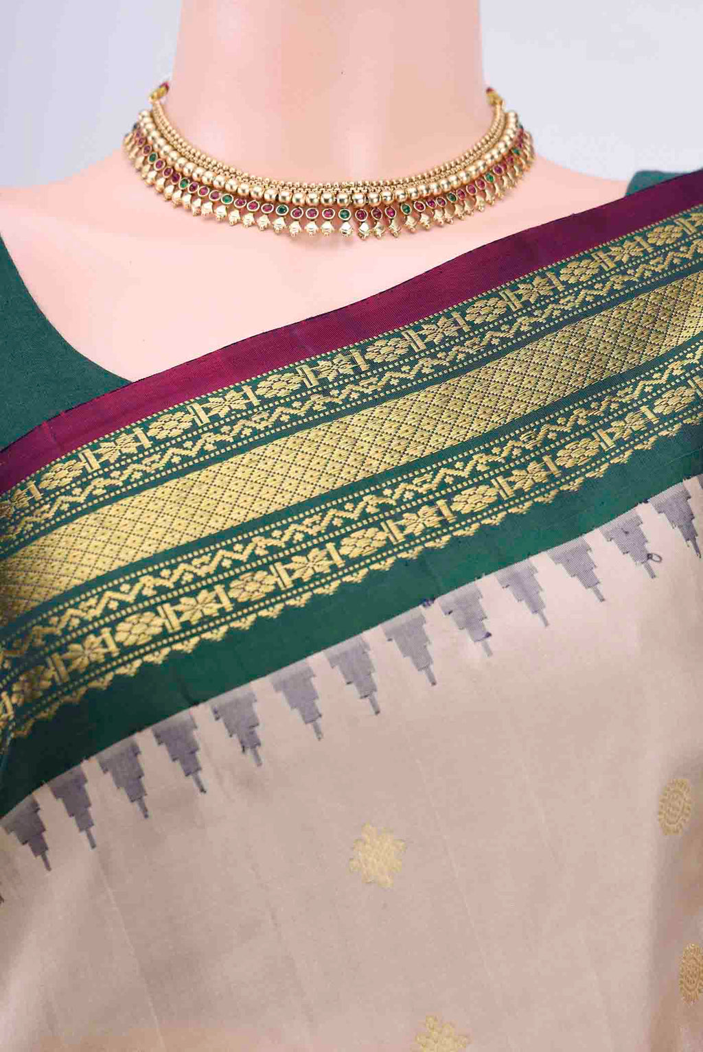 Border image of Beige Dual Tone Gadwal Silk Saree with Zari Butta on the body and Zari Border