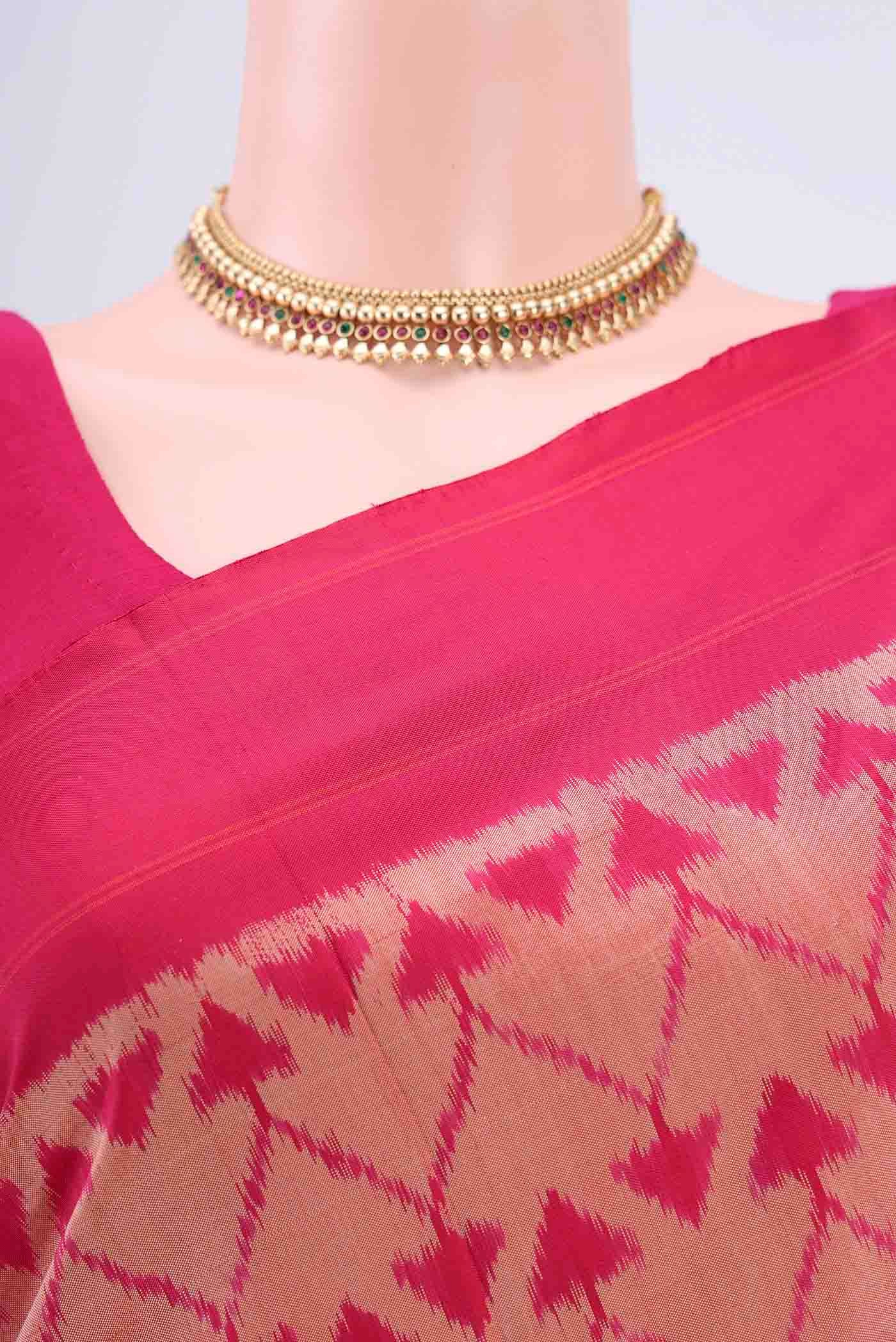Border image of Pinkish Yellow Dual Tone Pochampally Saree with Ikat design on the body and Plain Border