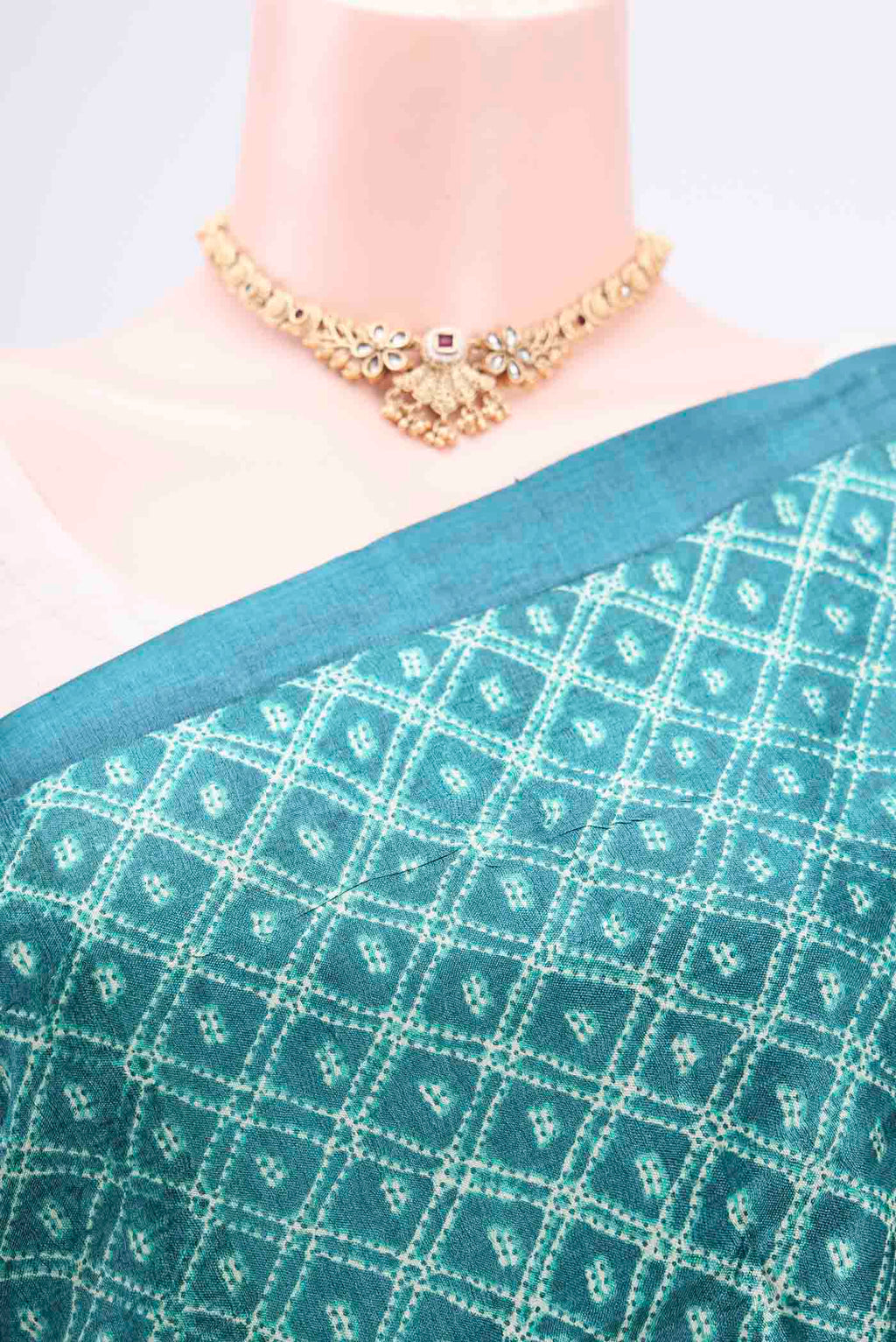 Border image of Sea Green Printed Silk Saree with Floral Print on the body and Without Border. 