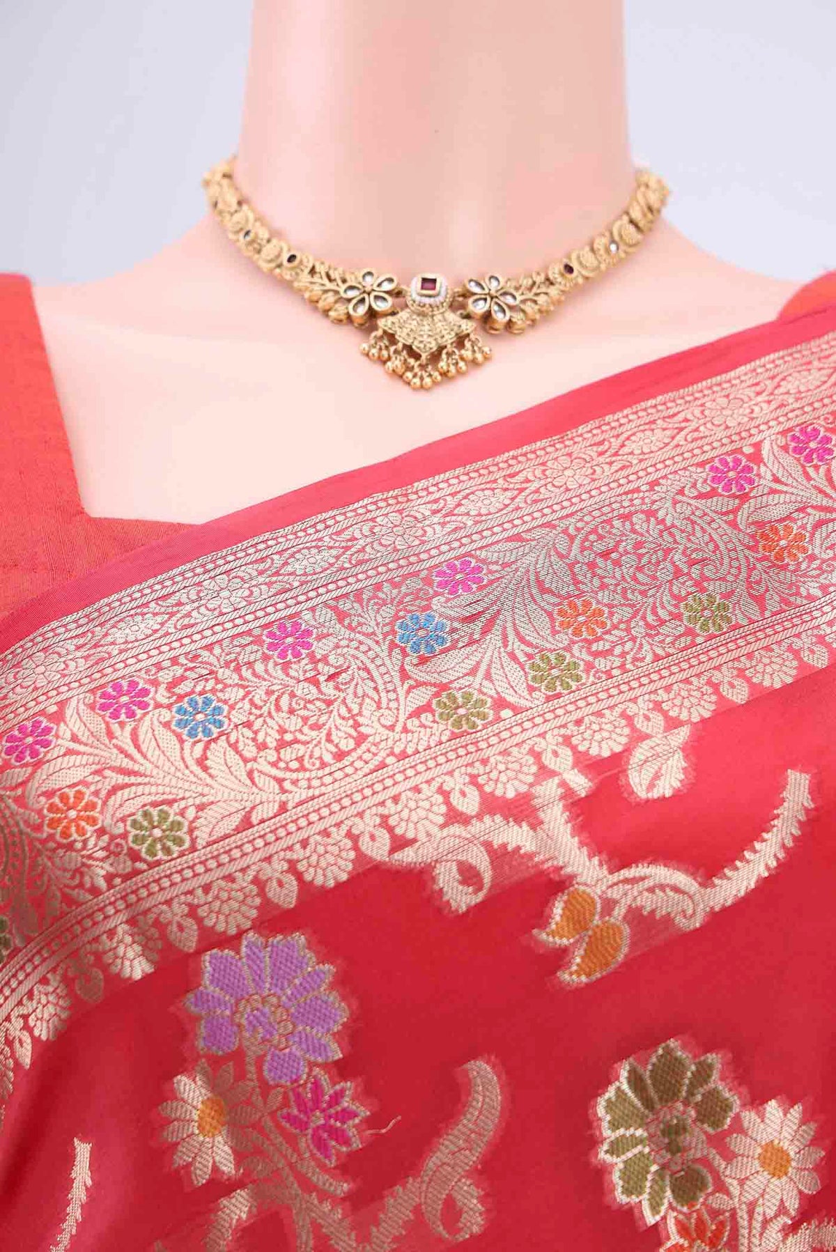 Border image of Imperial Red Banarasi Raw Silk Saree with Zari Butta on the body and Zari Border. 