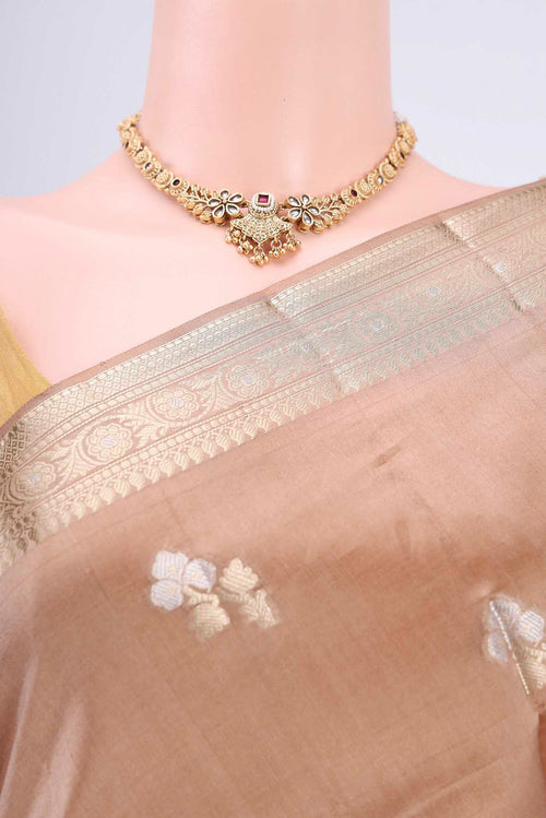 Border image of Beige Banarasi Raw Silk Saree with Zari Butta on the body and Zari Border. 