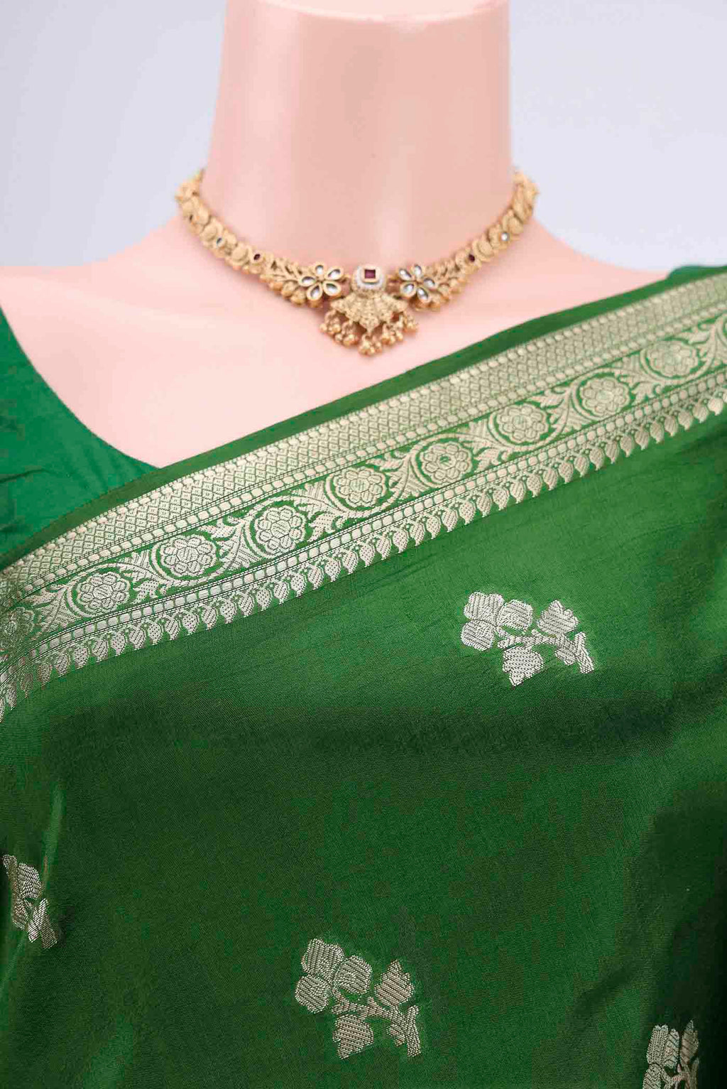 Border image of Green Banarasi Raw Silk Saree with Zari Butta on the body and Zari Border. 