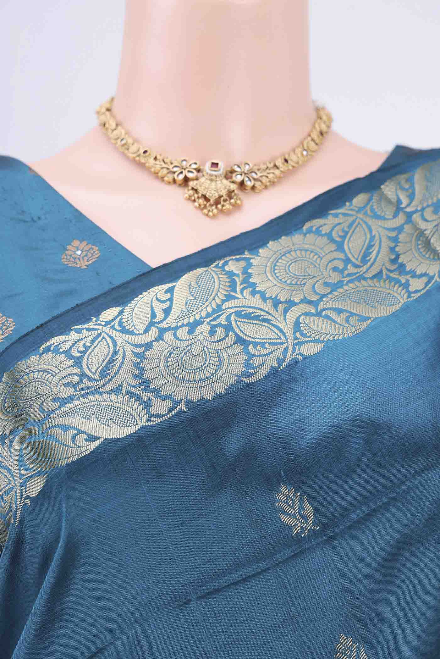 Border image of Dark Blue Dual Tone Banarasi Katan Silk Saree with Zari Butta on the body and Zari Border. 