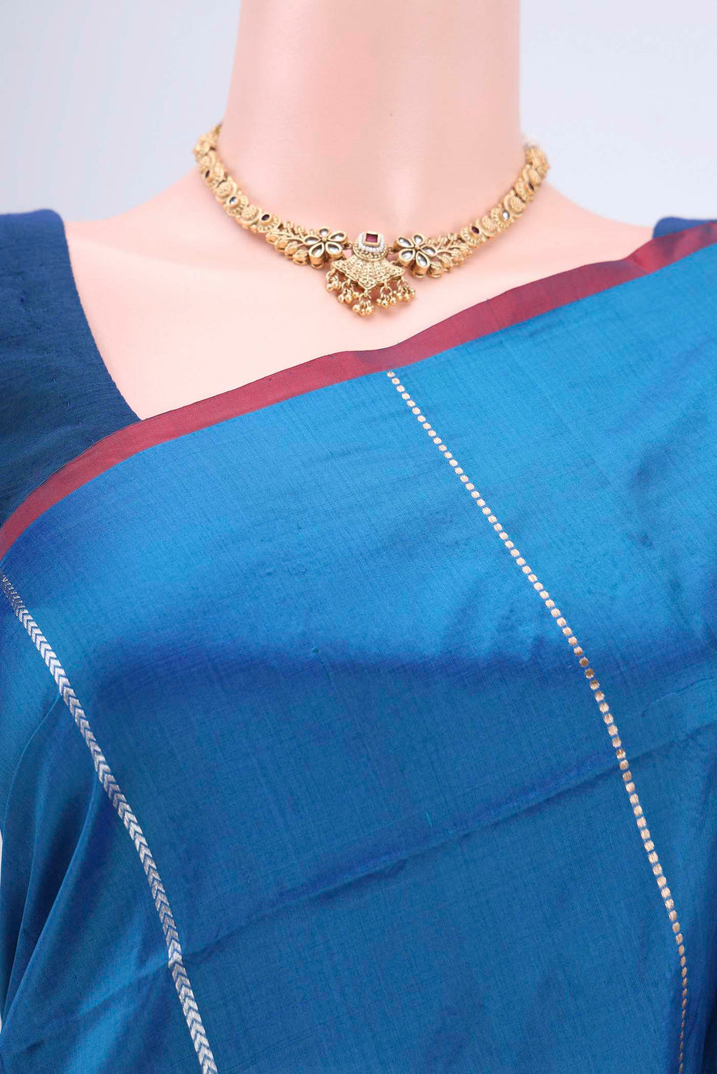 Border image of Blue Dual Tone Banarasi Katan Silk Saree with Zari Butta on the body and Zari Border. 