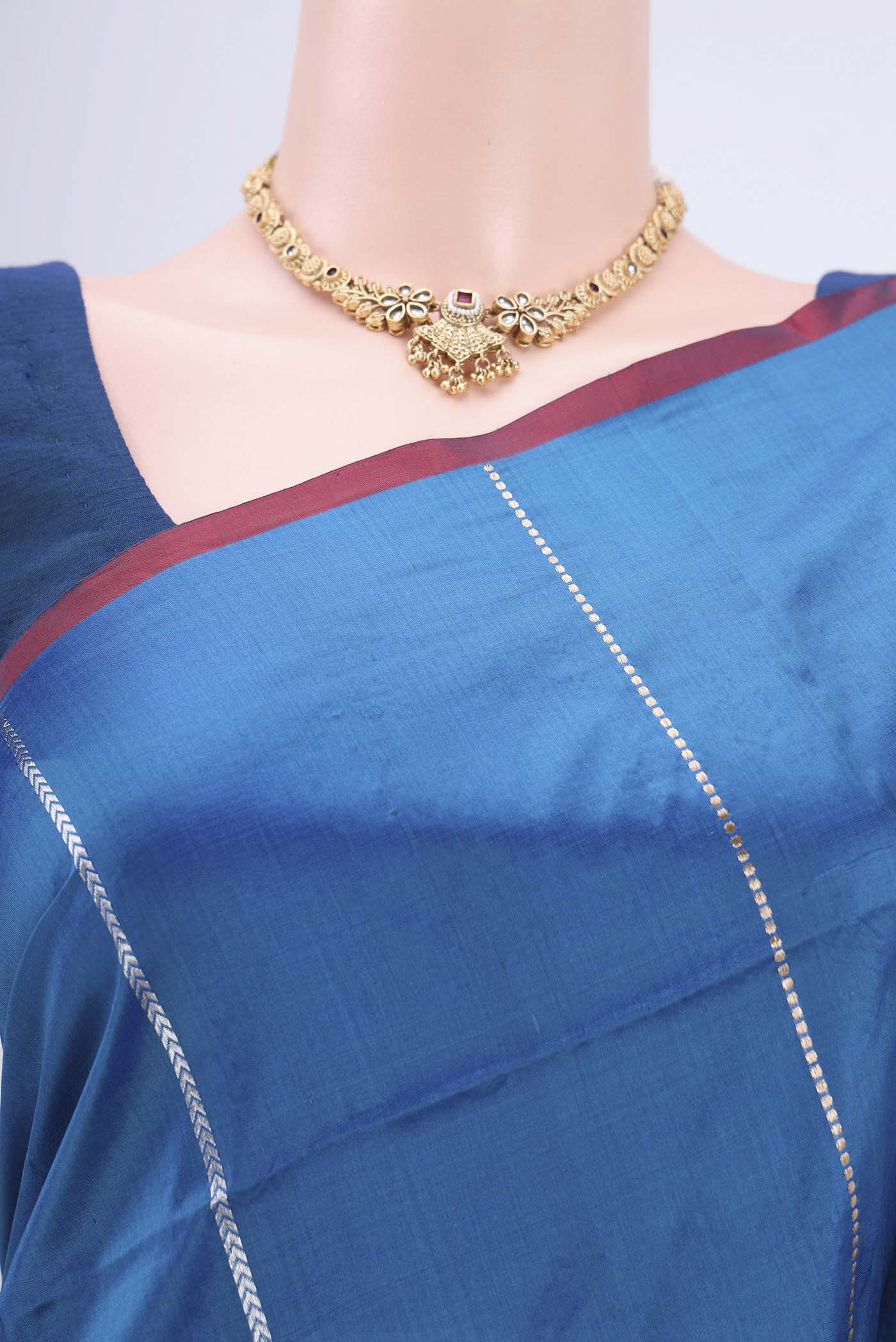 Border image of Blue Dual Tone Banarasi Katan Silk Saree with Zari Butta on the body and Zari Border. 