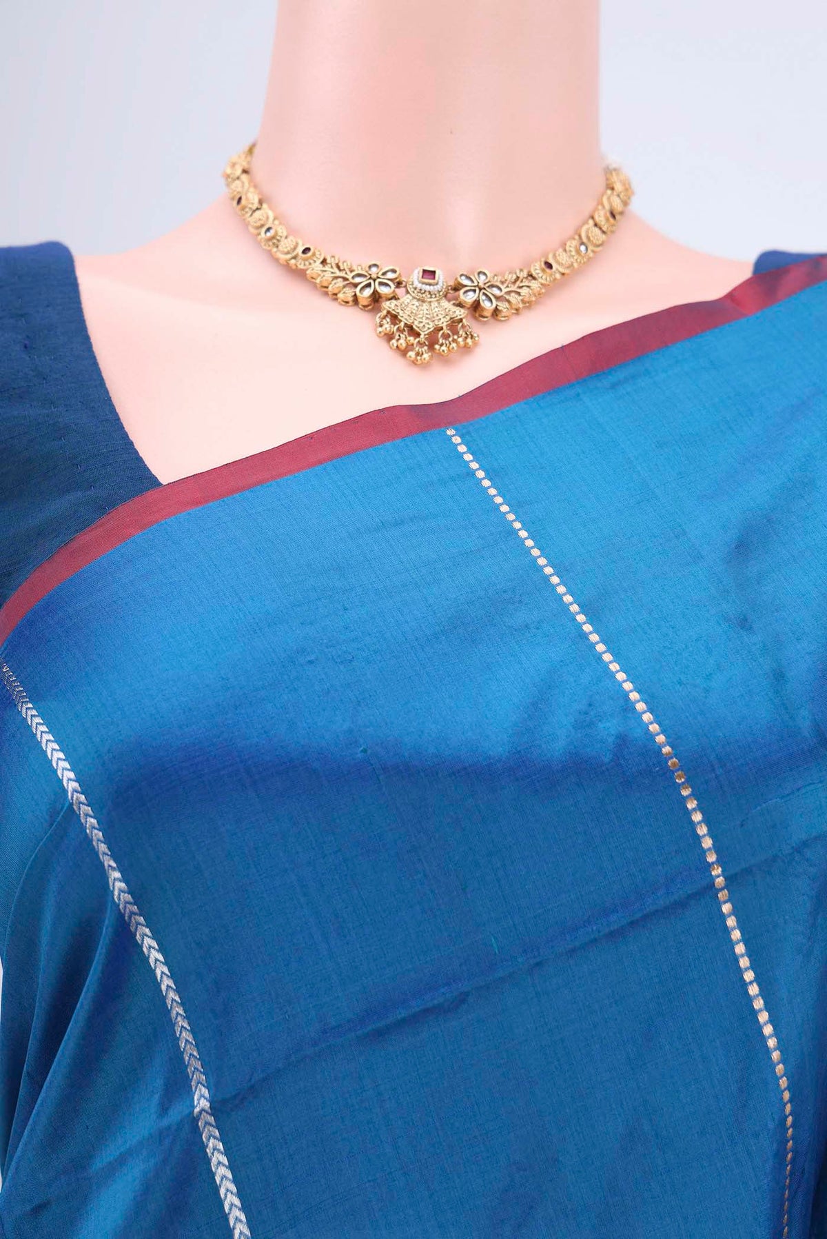 Border image of Blue Dual Tone Banarasi Katan Silk Saree with Zari Butta on the body and Zari Border. 