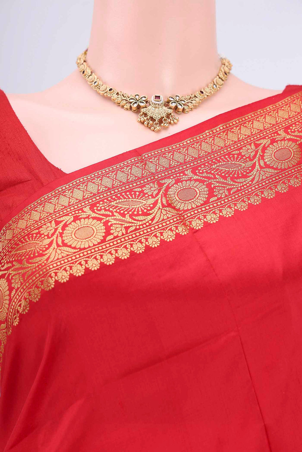 Border image of Red Dual Tone Banarasi Katan Silk Saree with Thread Butta on the body and Thread Border. 