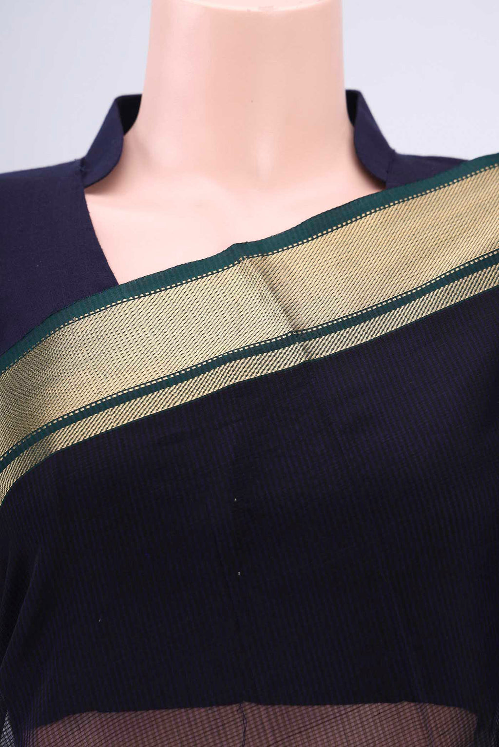 Border image of Navy Blue Maheshwari Silk Cotton Saree with Plain Body and Zari Border. 