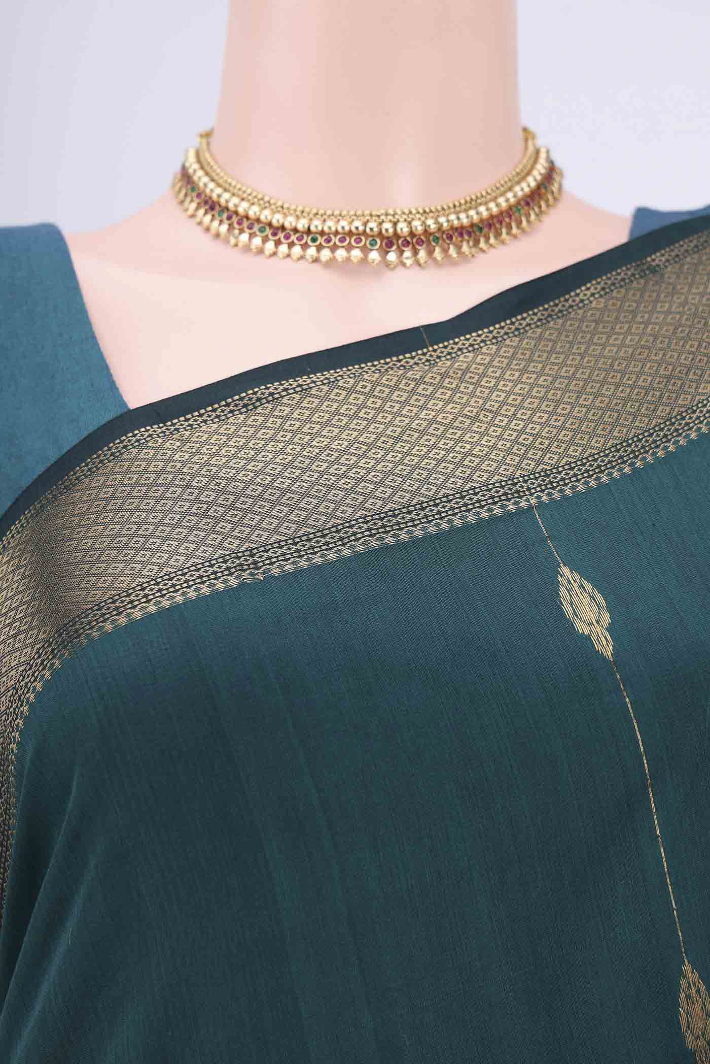 Border image of Peacock Blue Maheshwari Silk Cotton Saree with Zari Butta on the body and Zari Border. 