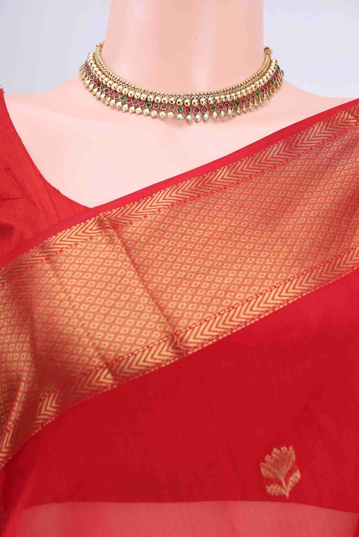 Border image of Red Maheshwari Silk Cotton Saree with Zari Butta on the body and Zari Border
