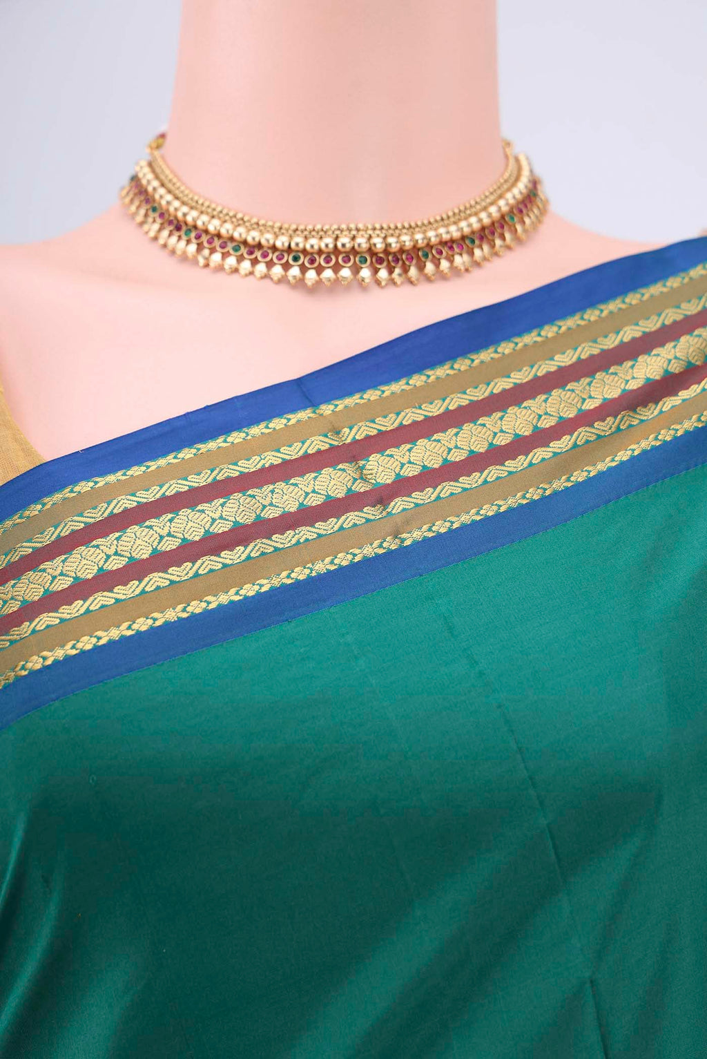 Border image of Green Blended Bangalore Silk Saree with Zari Butta on the body and Zari Border. 