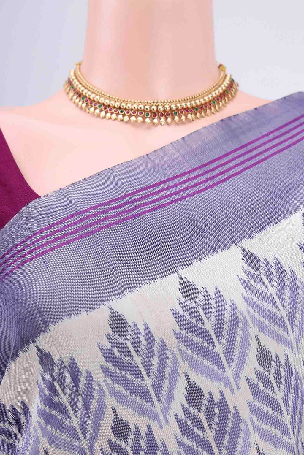 Border image of Off White Pochampally Silk Saree with Pure Ikat on the body and Plain Border