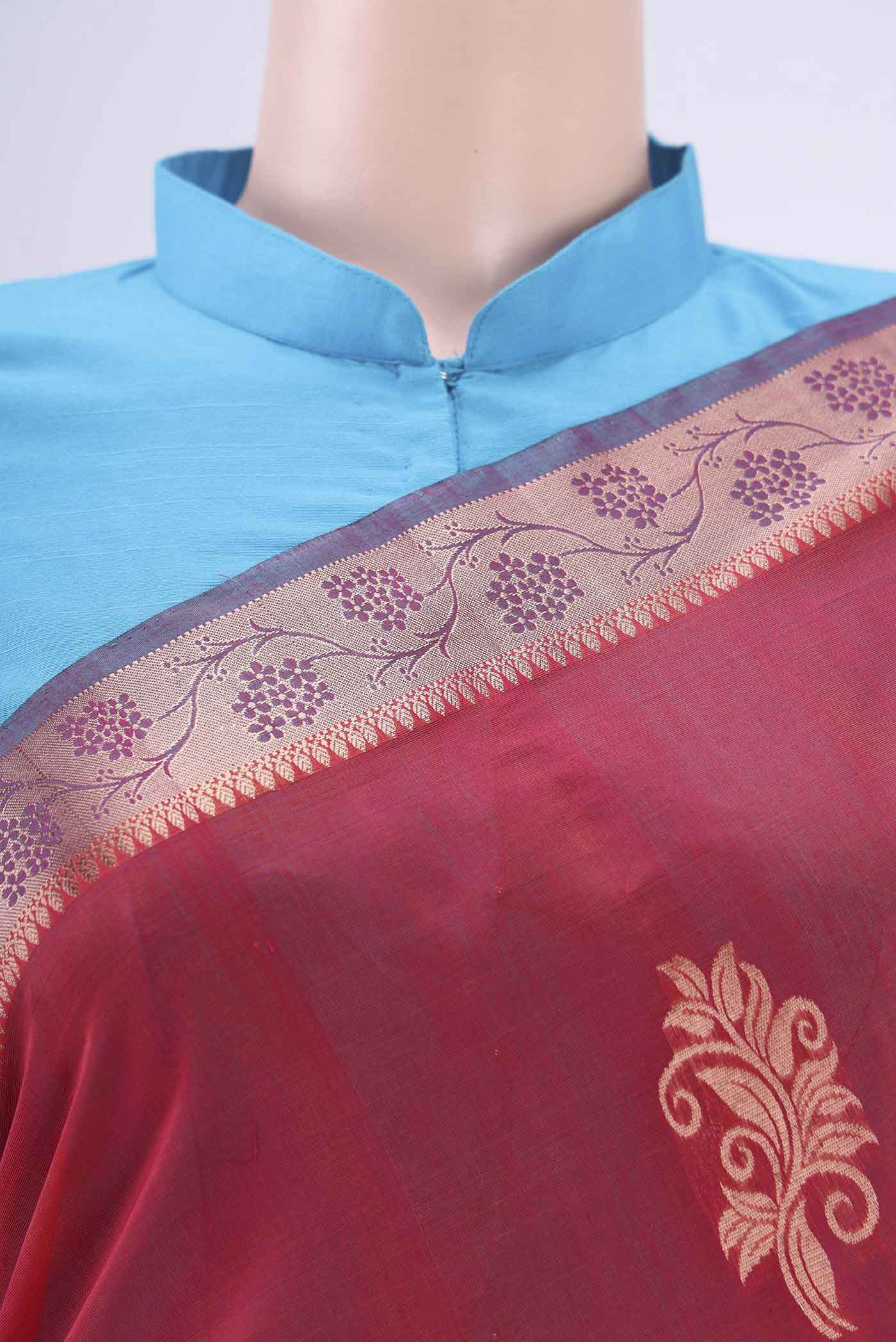 Border image of Dark Pink Silk Cotton Saree with Zari Butta on the body and Zari Border. 