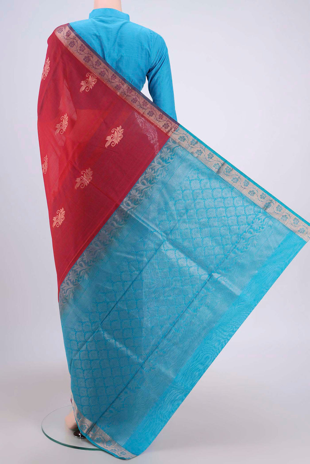 Flat view of Dark Pink Silk Cotton Saree with Zari Butta on the body and Zari Border. 