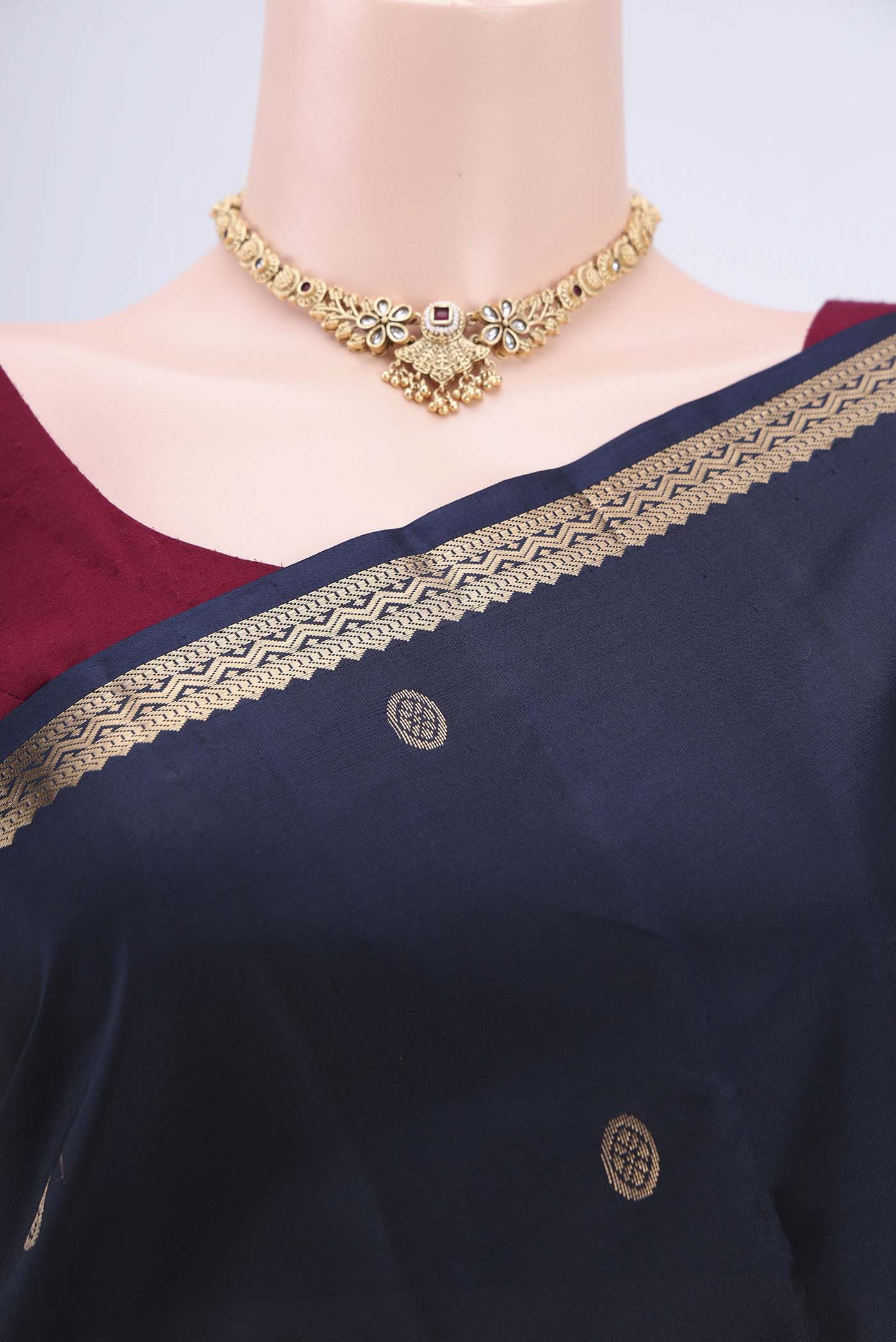 Border image of Navy Blue Dual Tone Kanjivaram Silk Saree with Zari Butta on the body and Zari Border. 