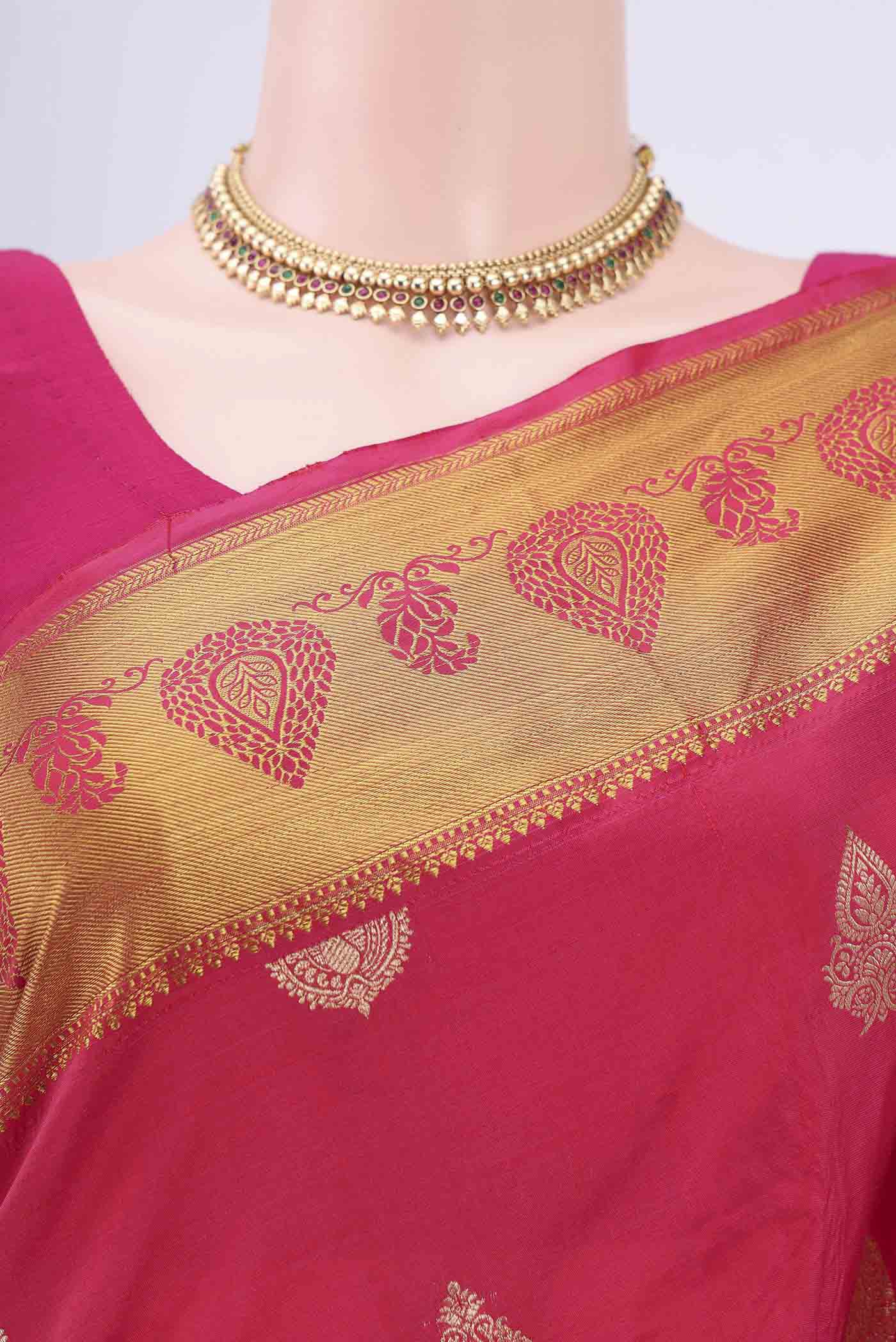 Border image of Dark Pink Blended Bangalore Silk Saree with Zari Butta on the body and Zari Border. 