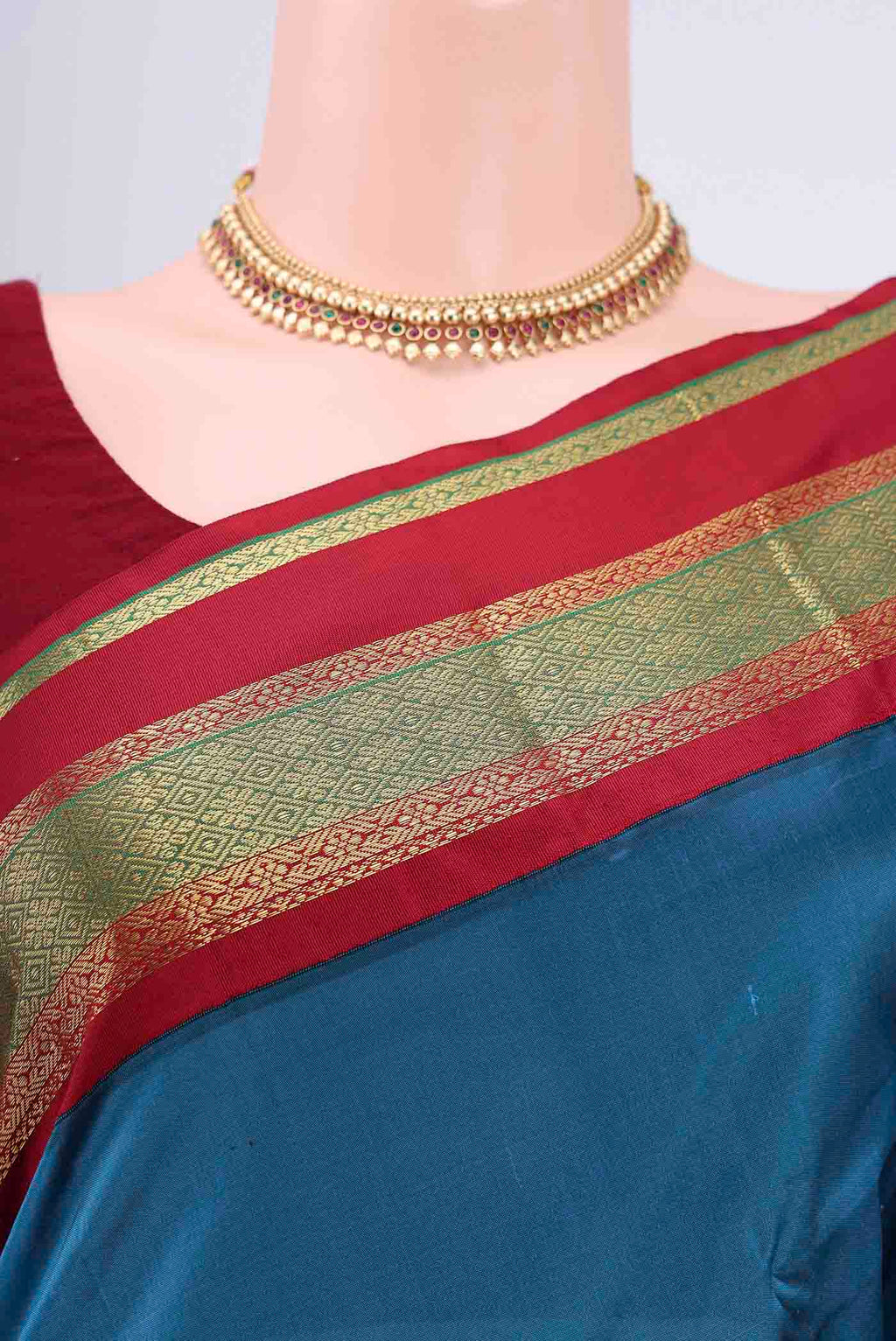 Border image of Dark Blue Blended Bangalore Silk Saree with Zari Butta on the body and Zari Border. 