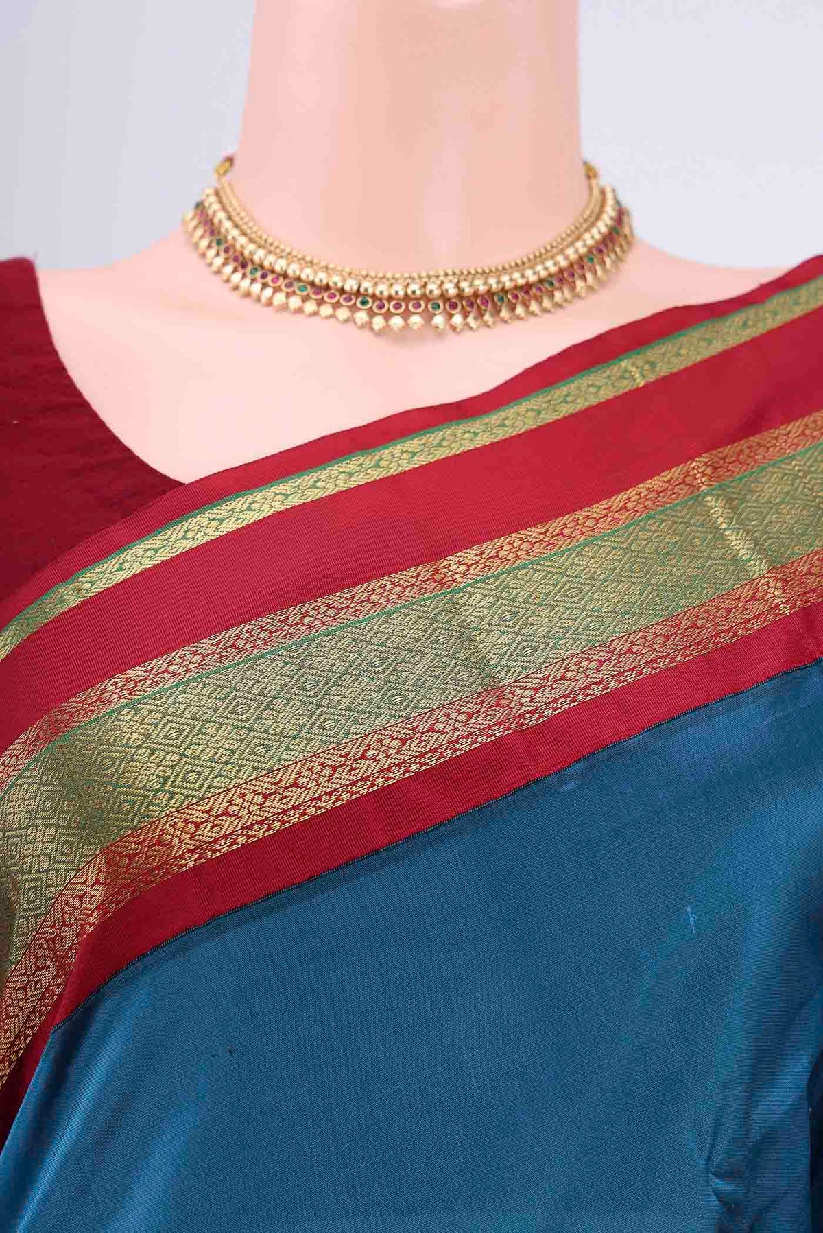 Border image of Dark Blue Blended Bangalore Silk Saree with Zari Butta on the body and Zari Border. 