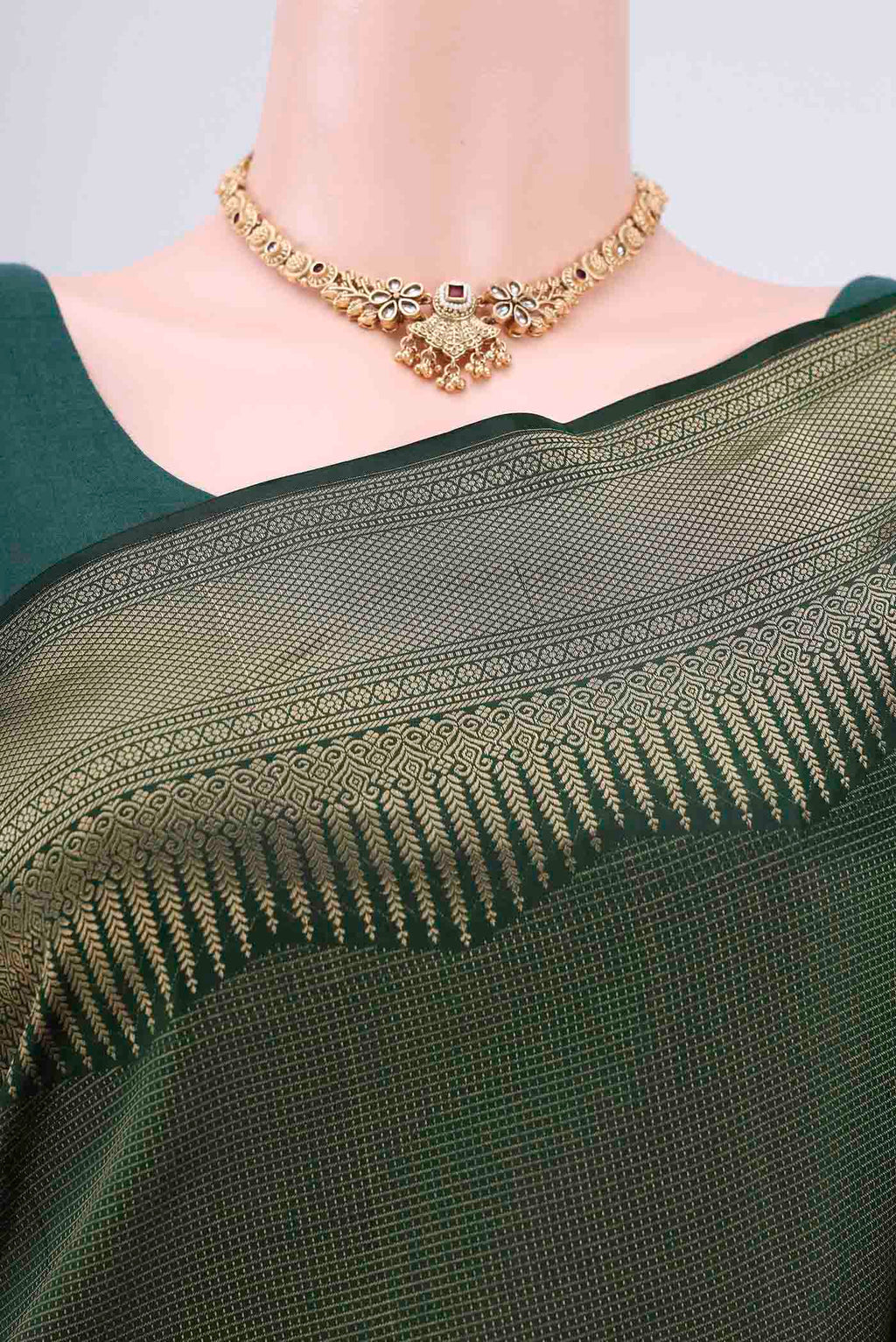 Border image of Bottle Green Soft Silk Saree with Checked design on the body and Zari Border. 