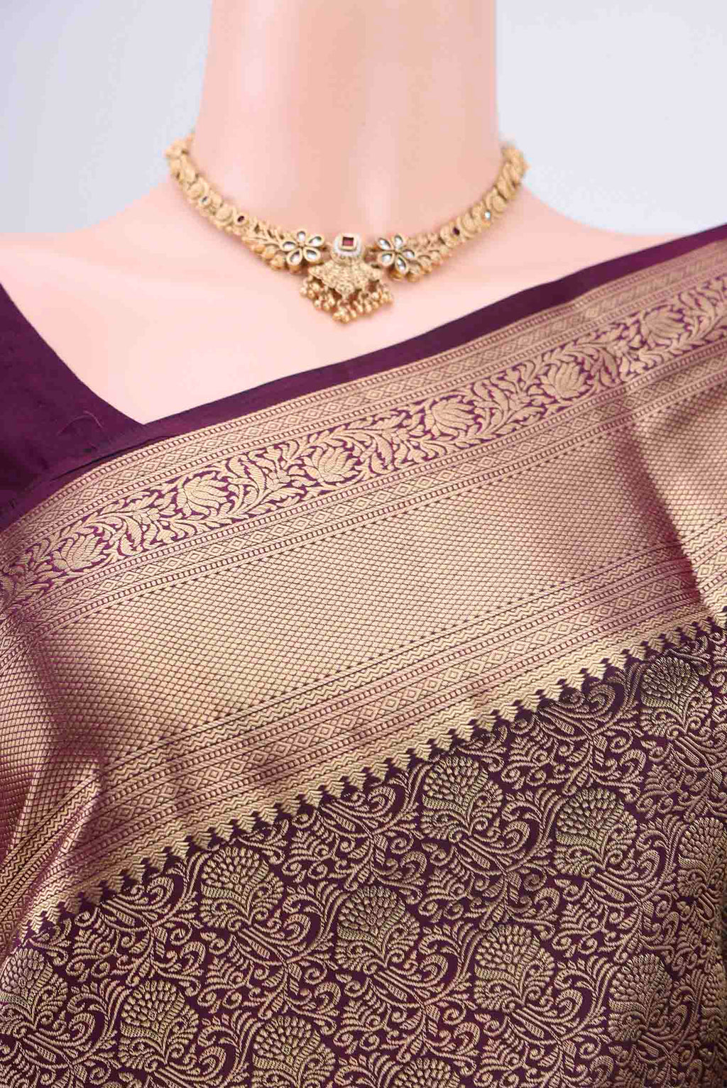 Border image of Dark Mauve Soft Silk Saree with Zari Brocade on the body and Zari Border. 