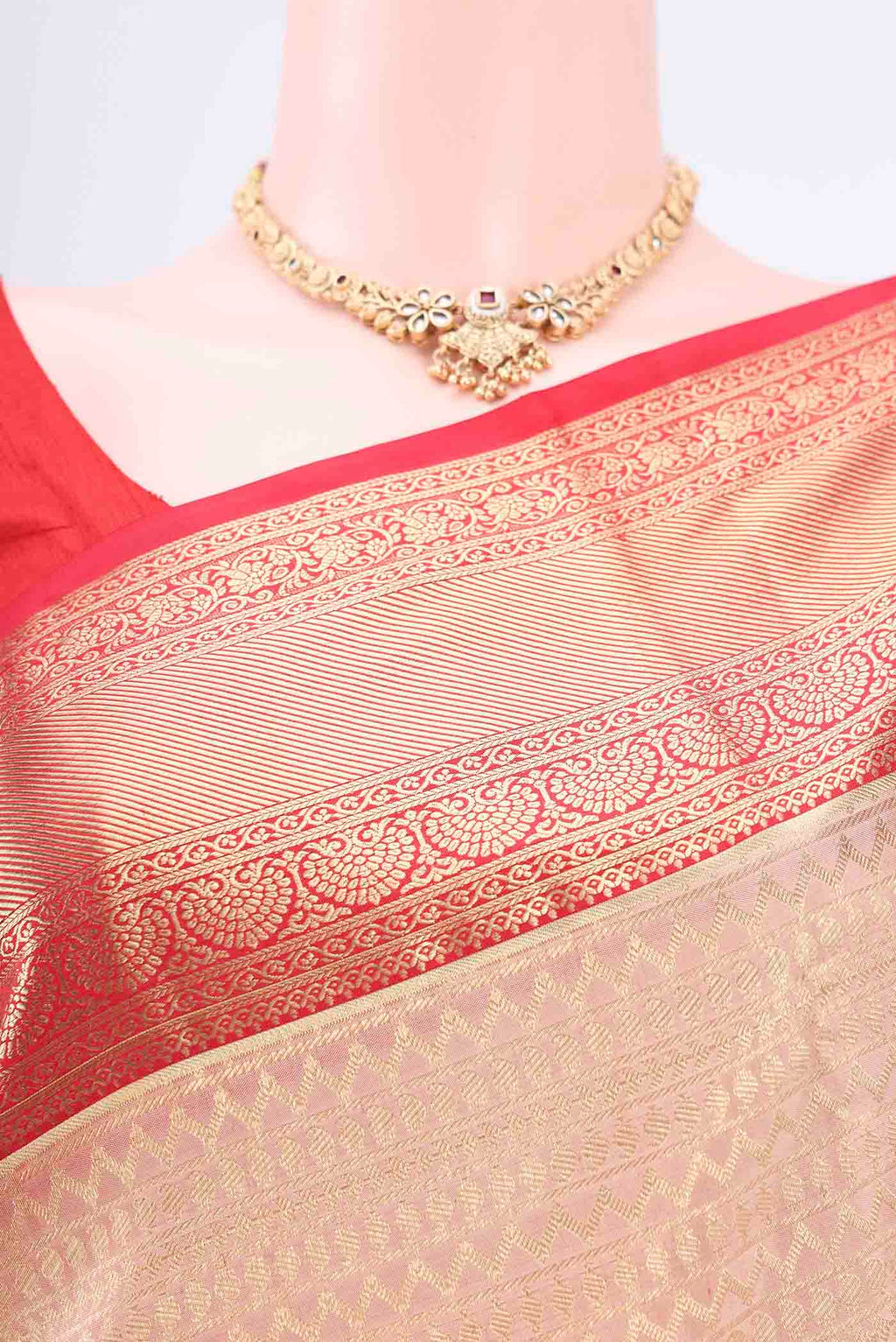 Border image of Rose Gold Soft Silk Saree with Zari Brocade on the body and Zari Border. 