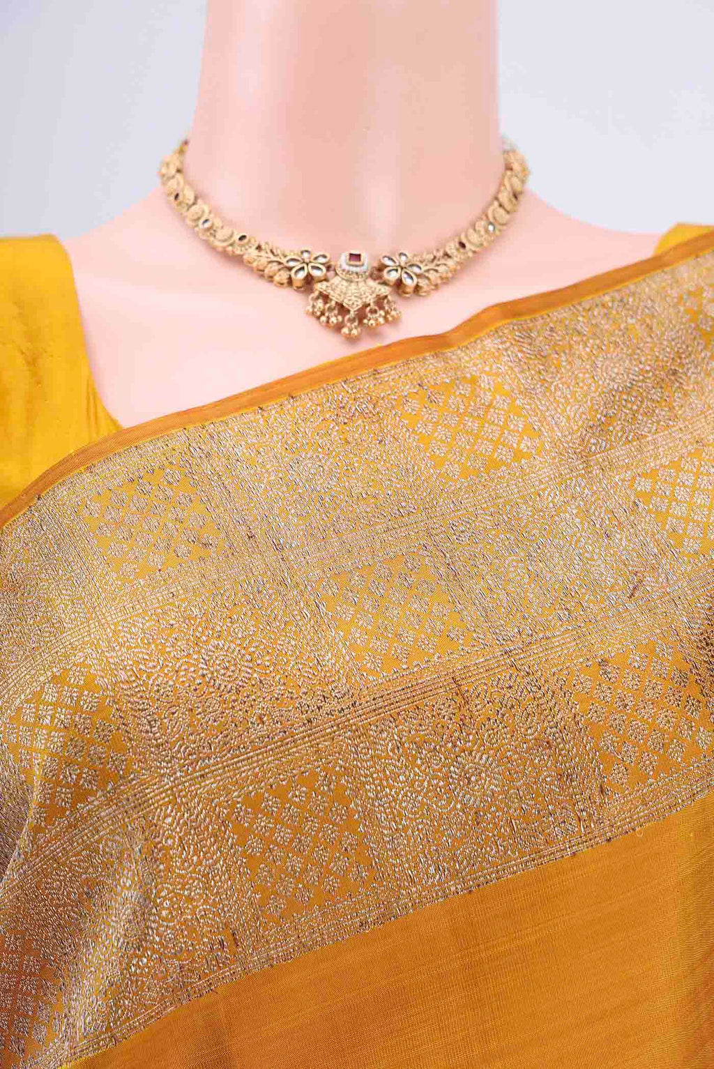 Border image of Mustard Dual Tone Kanchipuram Saree with Zari Butta on the body and Zari Border