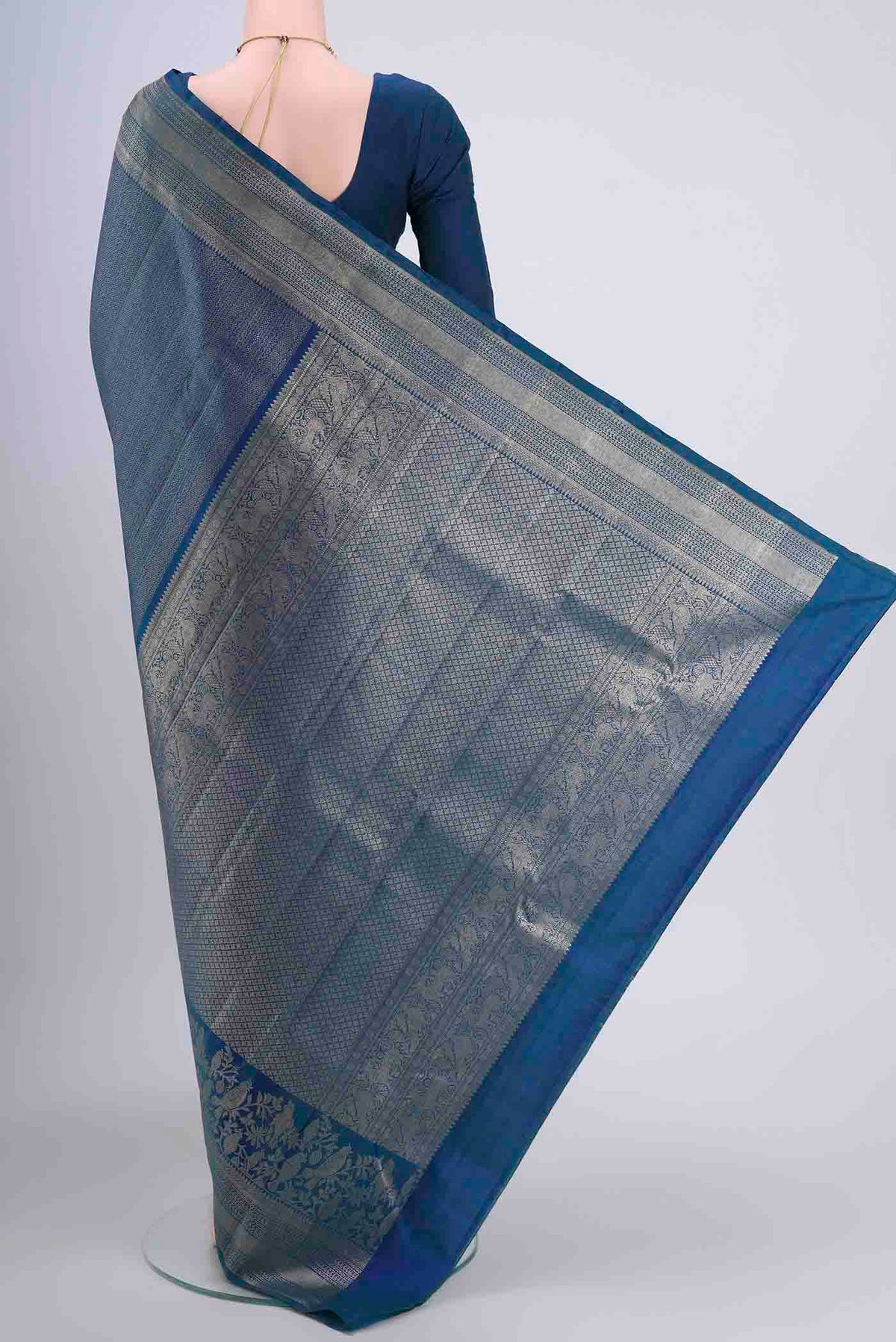 Flat view of Blue Dual Tone Kanchipuram Saree with Zari Brocade on the body and Meenakari Border