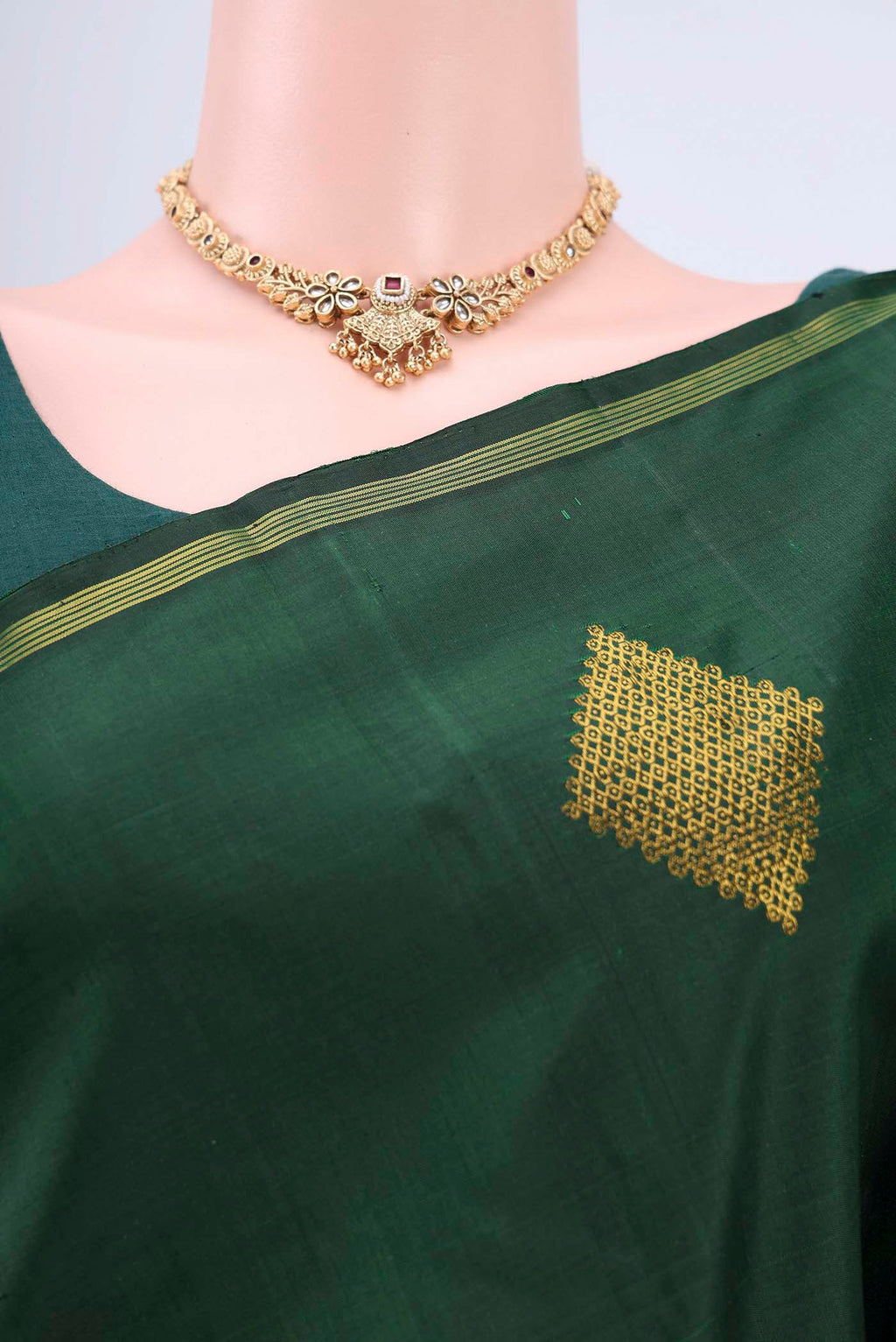 Border image of Pure Silk Pure Zari Bottle Green Kanchipuram Saree with Zari Butta on the body and Thin Zari Line. 