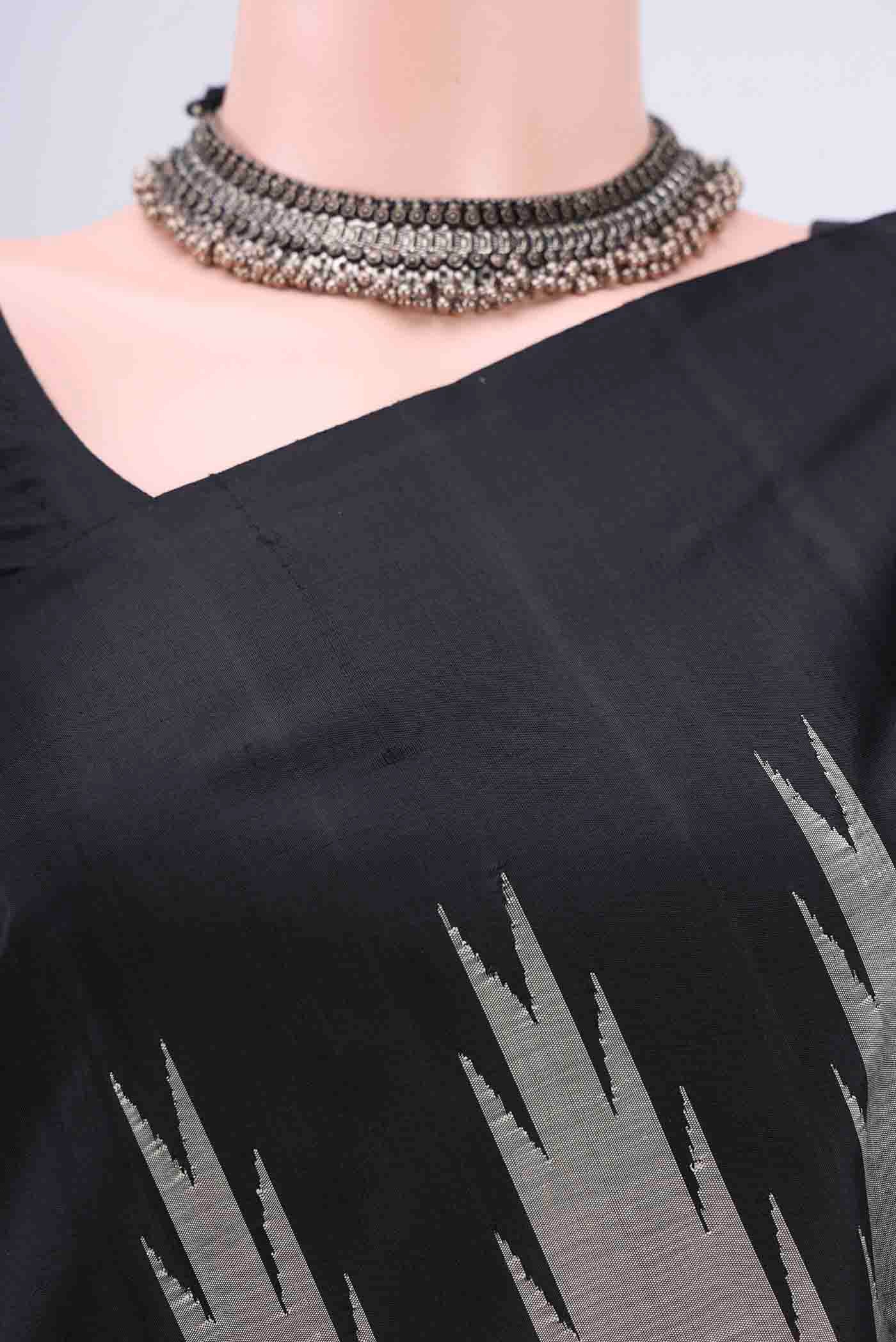Border image of Grey Kanchipuram Saree with Plain Body and Temple Border