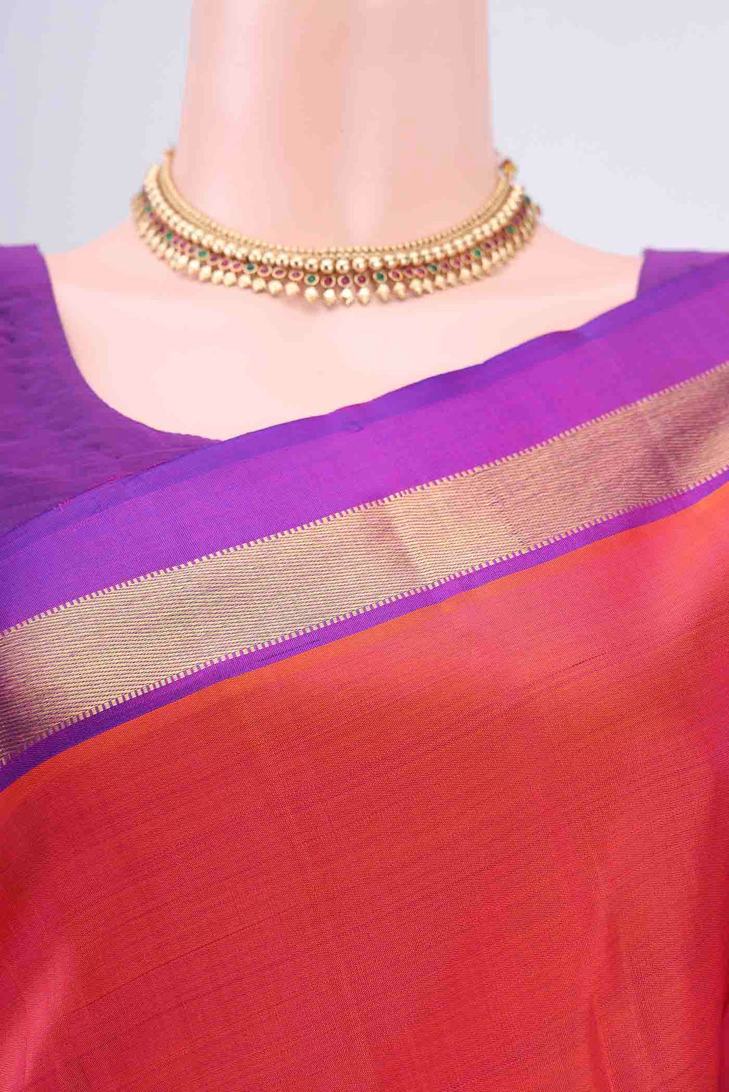 Border image of Dark Pink Dual Tone Kanjivaram Silk Saree with Plain Body and Zari Border. 