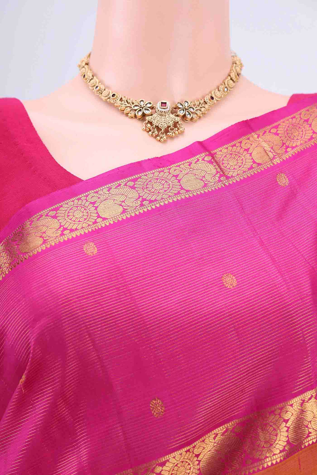 Border image of Brick Orange Kanchipuram Saree with Zari Butta on the body and Zari Border