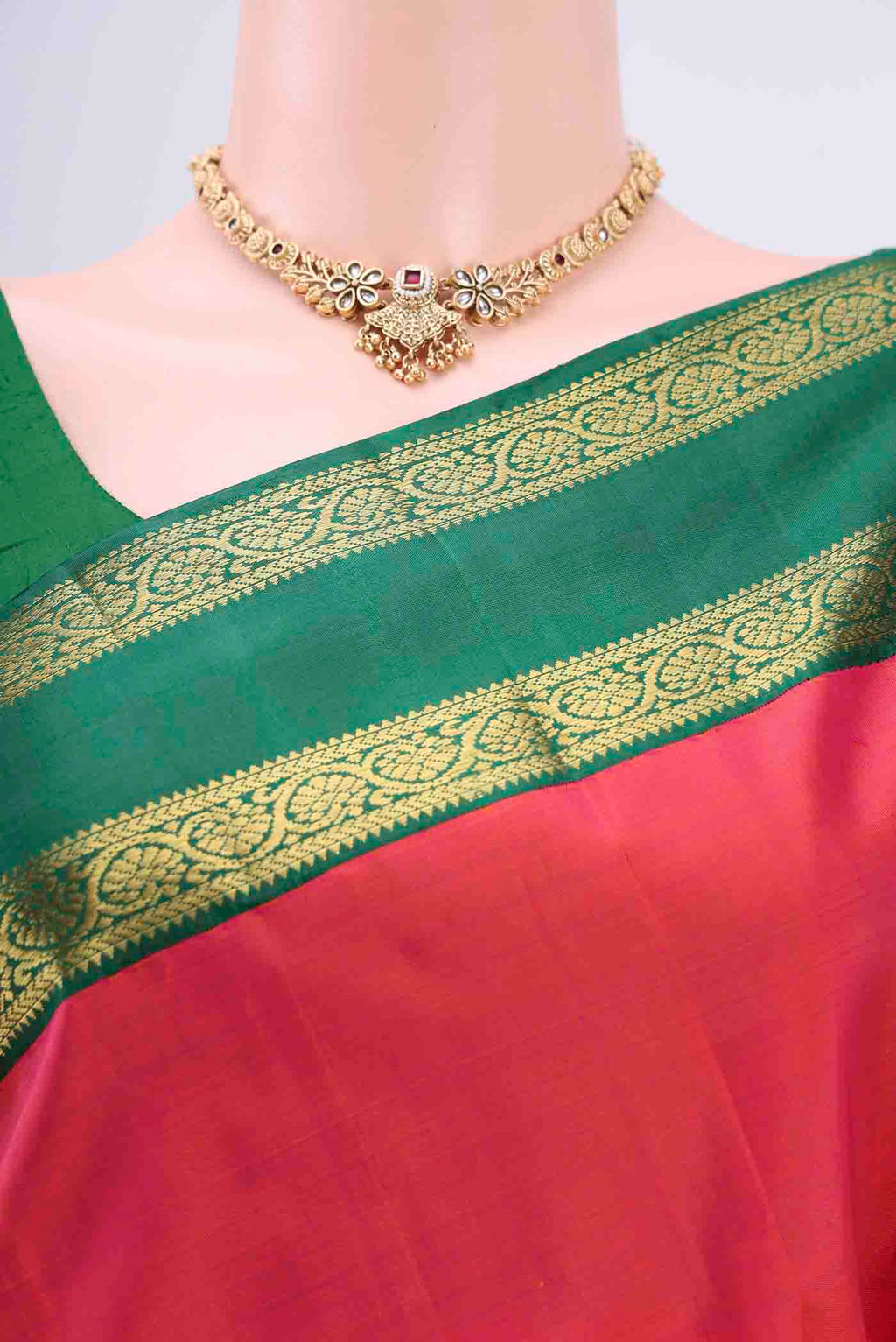 Border image of Dark Pink Kanchipuram Saree with Plain Body and Zari Border