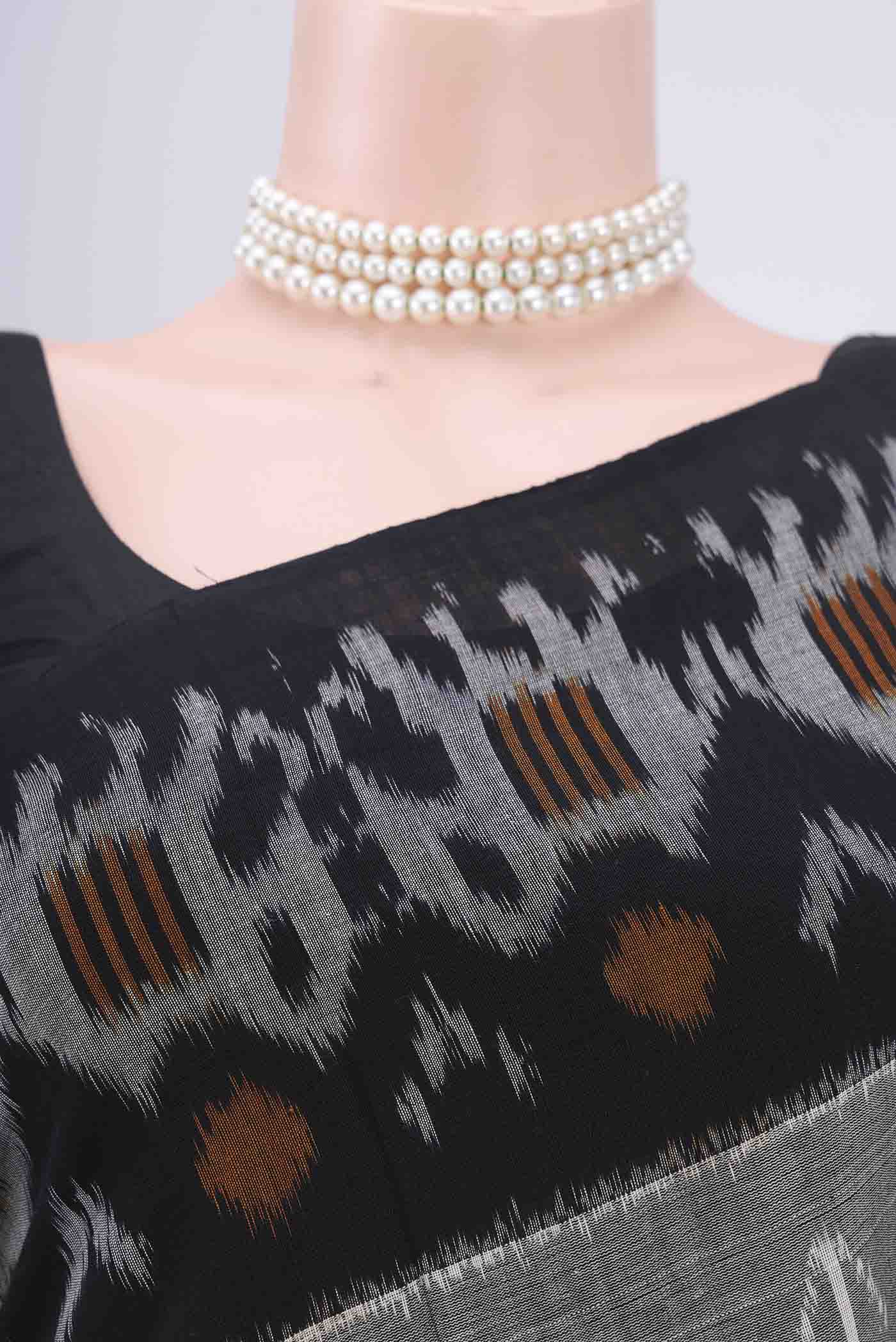 Border image of Grey Pochampally Cotton Saree with Ikat design on the body and Ikat Border. 