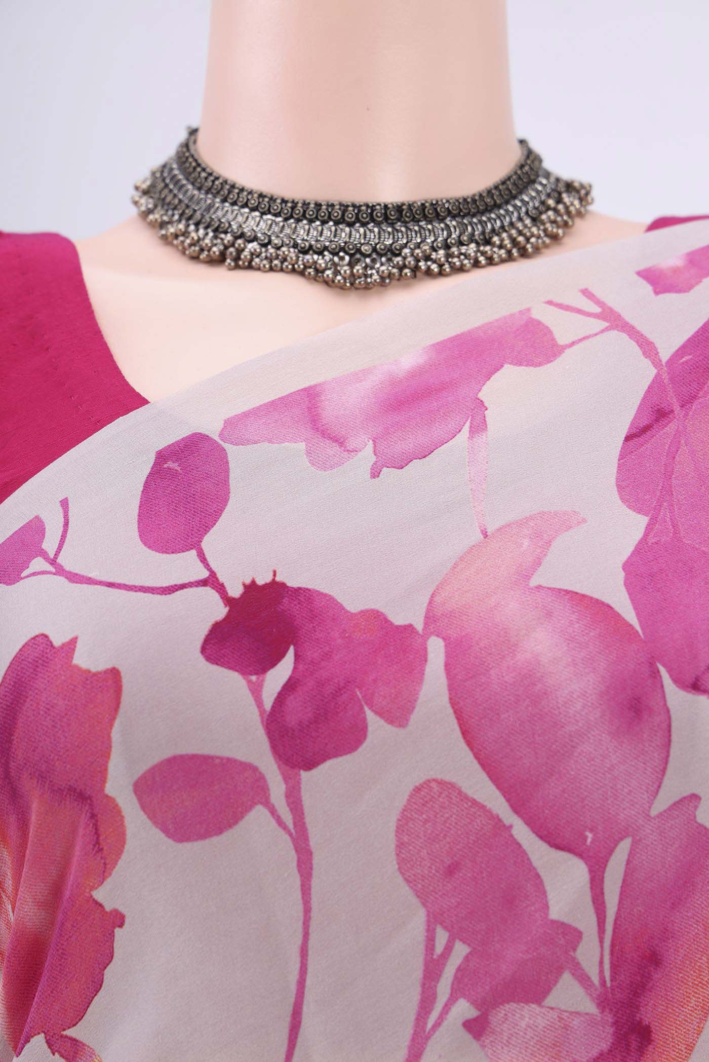 Border image of Grey Crepe Saree with Floral Print on the body and Plain Border. 